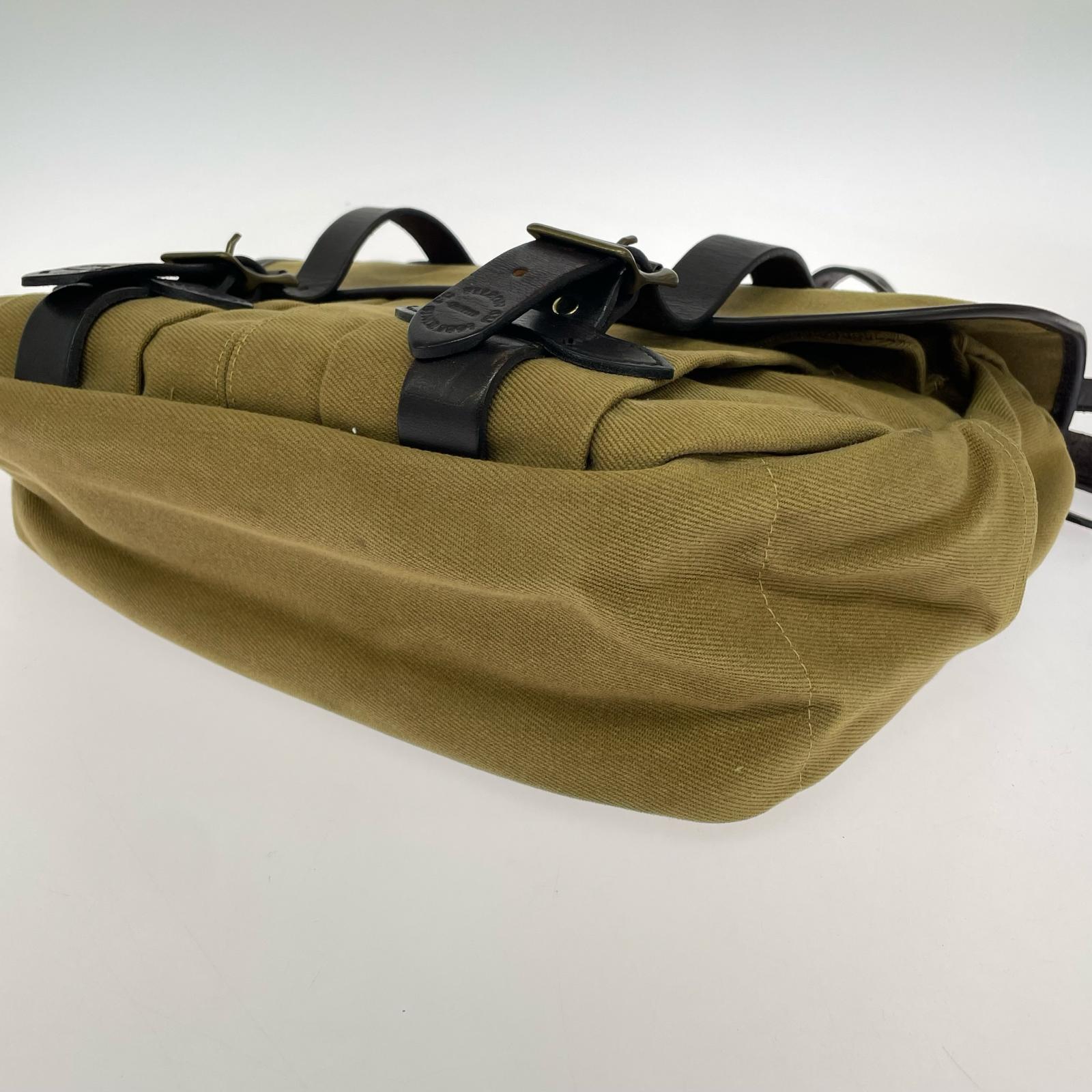 ショルダーバッグ FILSON ミディアムフィールドバッグ ベージュ