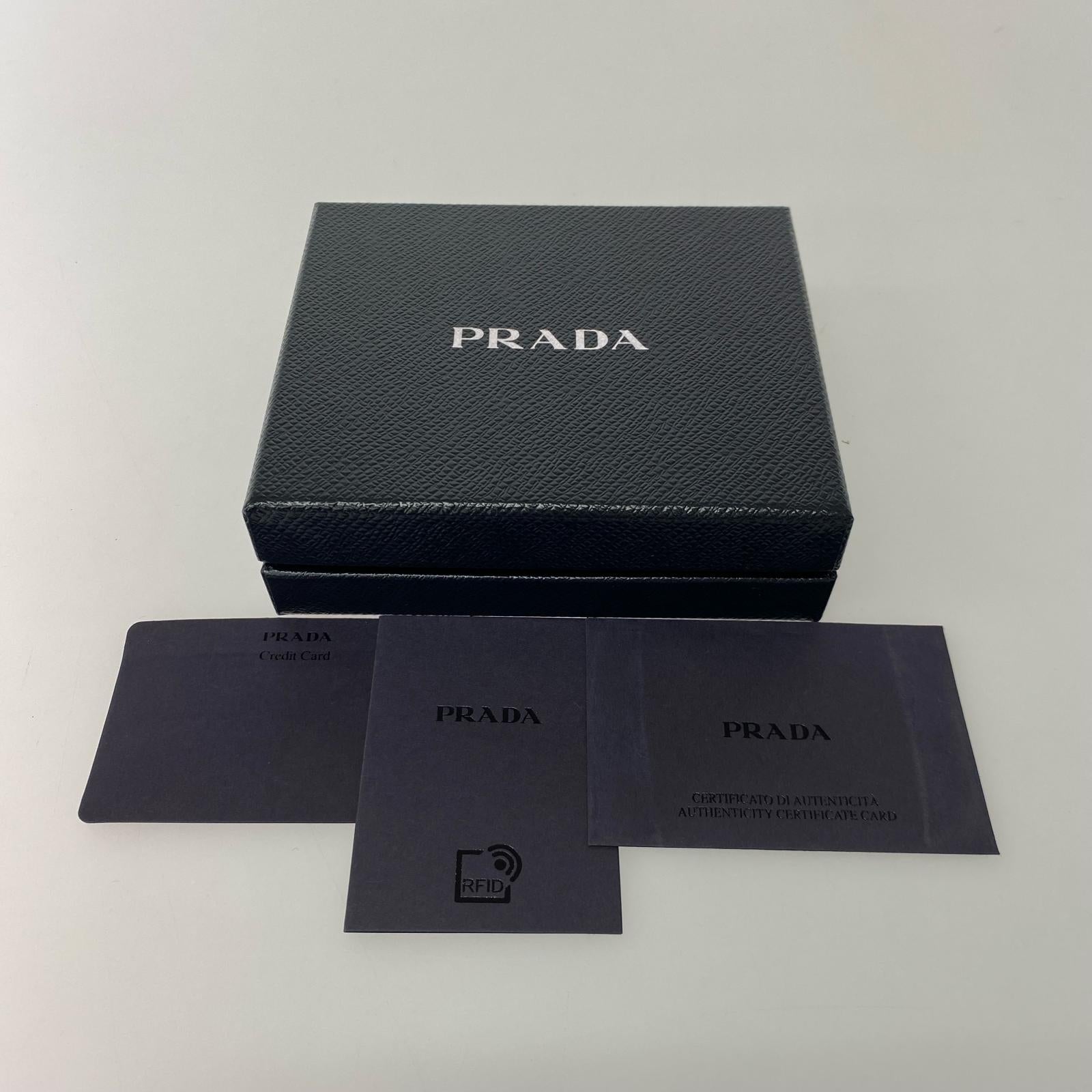 PRADA 2つ折り財布 2MO738