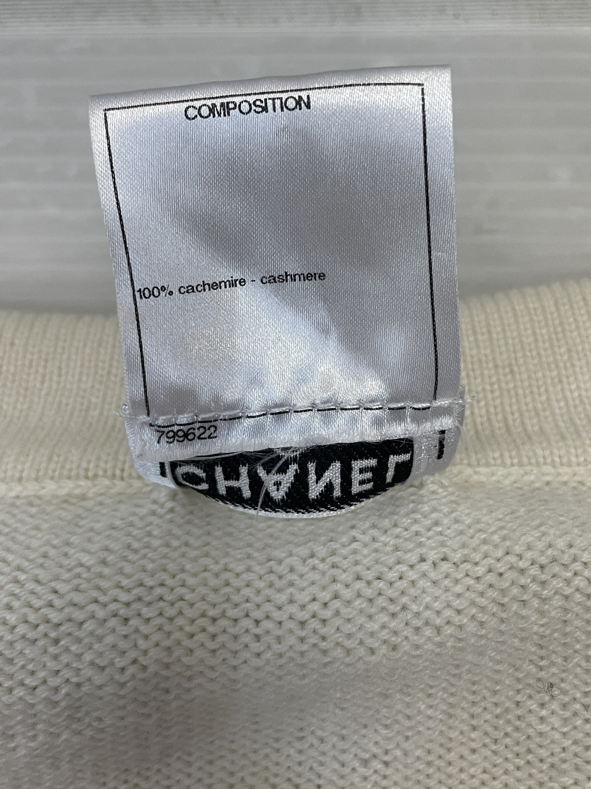 CHANEL ｺｺﾏｰｸﾎﾞﾀﾝ ﾋﾞｼﾞｭｰ ｶｼﾐﾔｶｰﾃﾞｨｶﾞﾝ 46 白 P43018K04343
