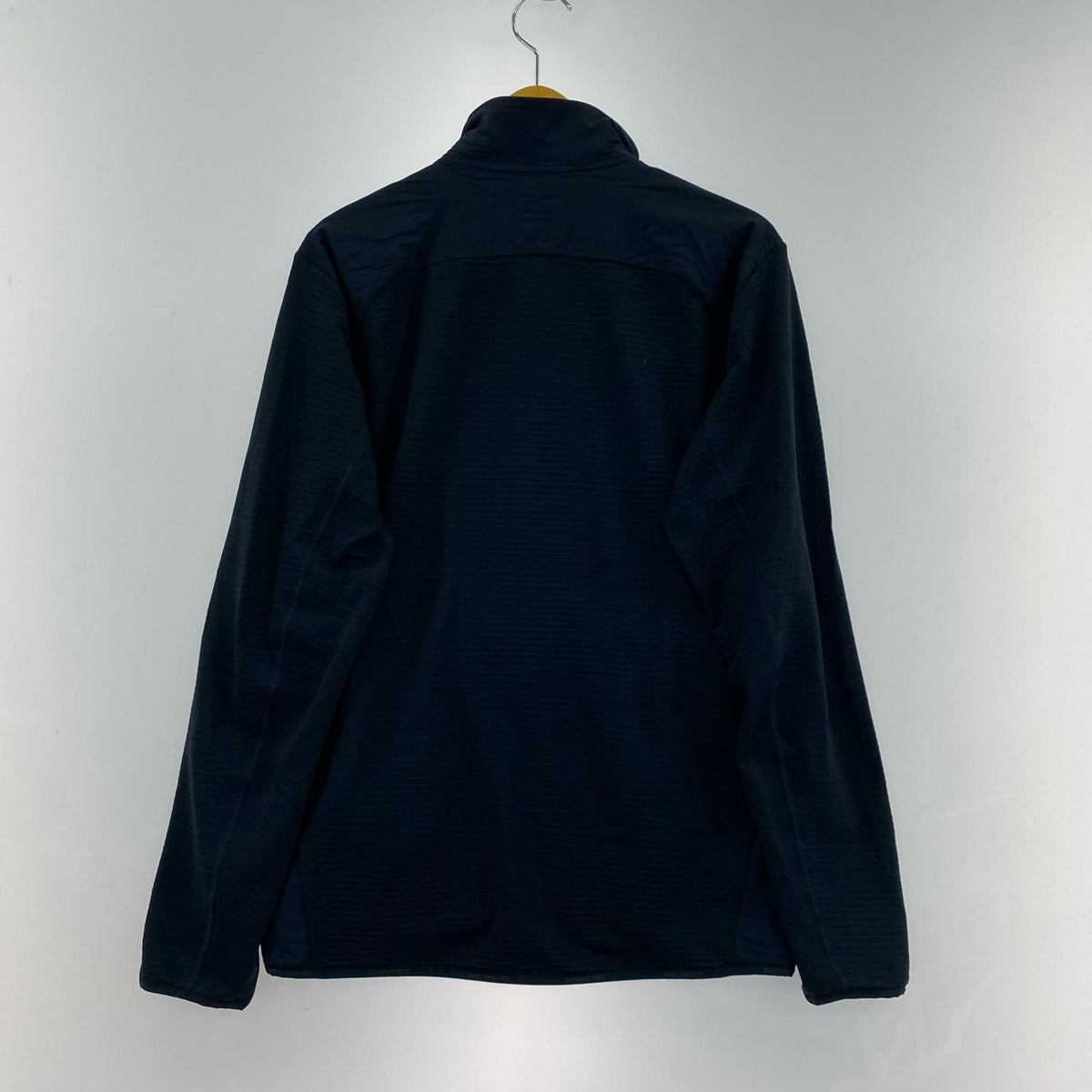 ブルゾン ESSENTIAL LIGHTWARM HYBRID 黒 (M) M ブラック