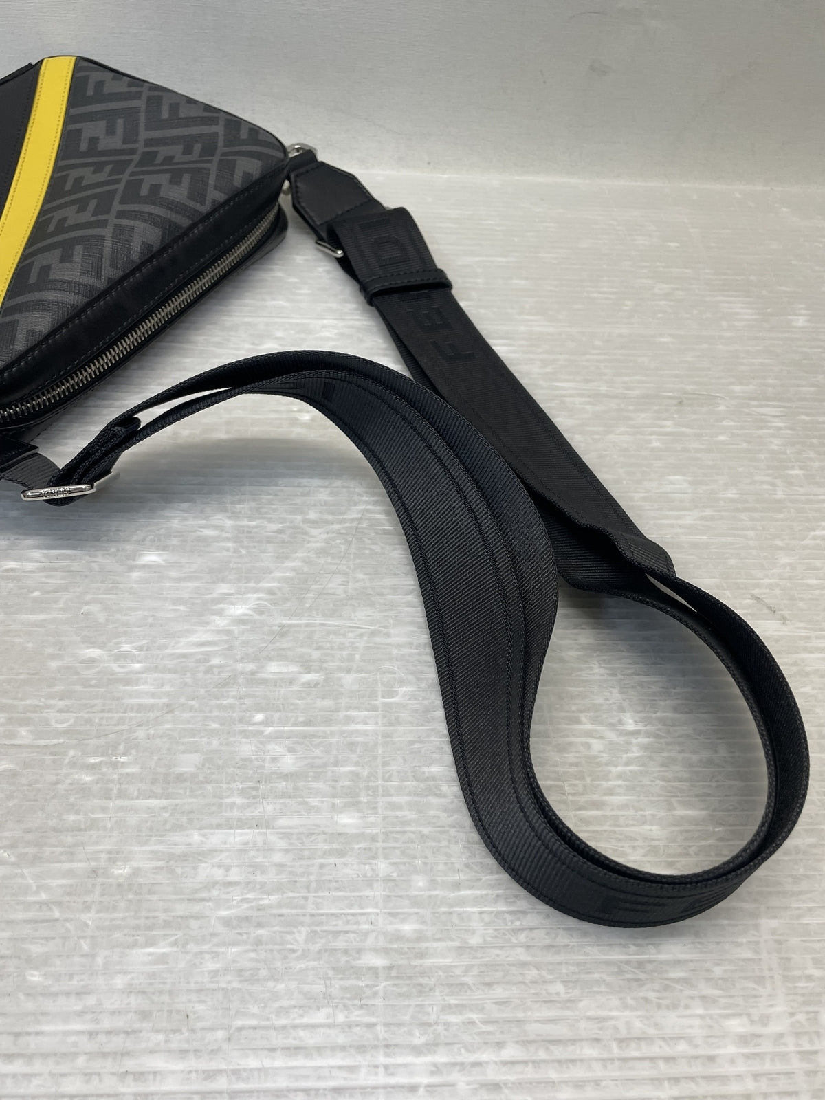 FENDI ダイアゴナル カメラケース ショルダーバッグ