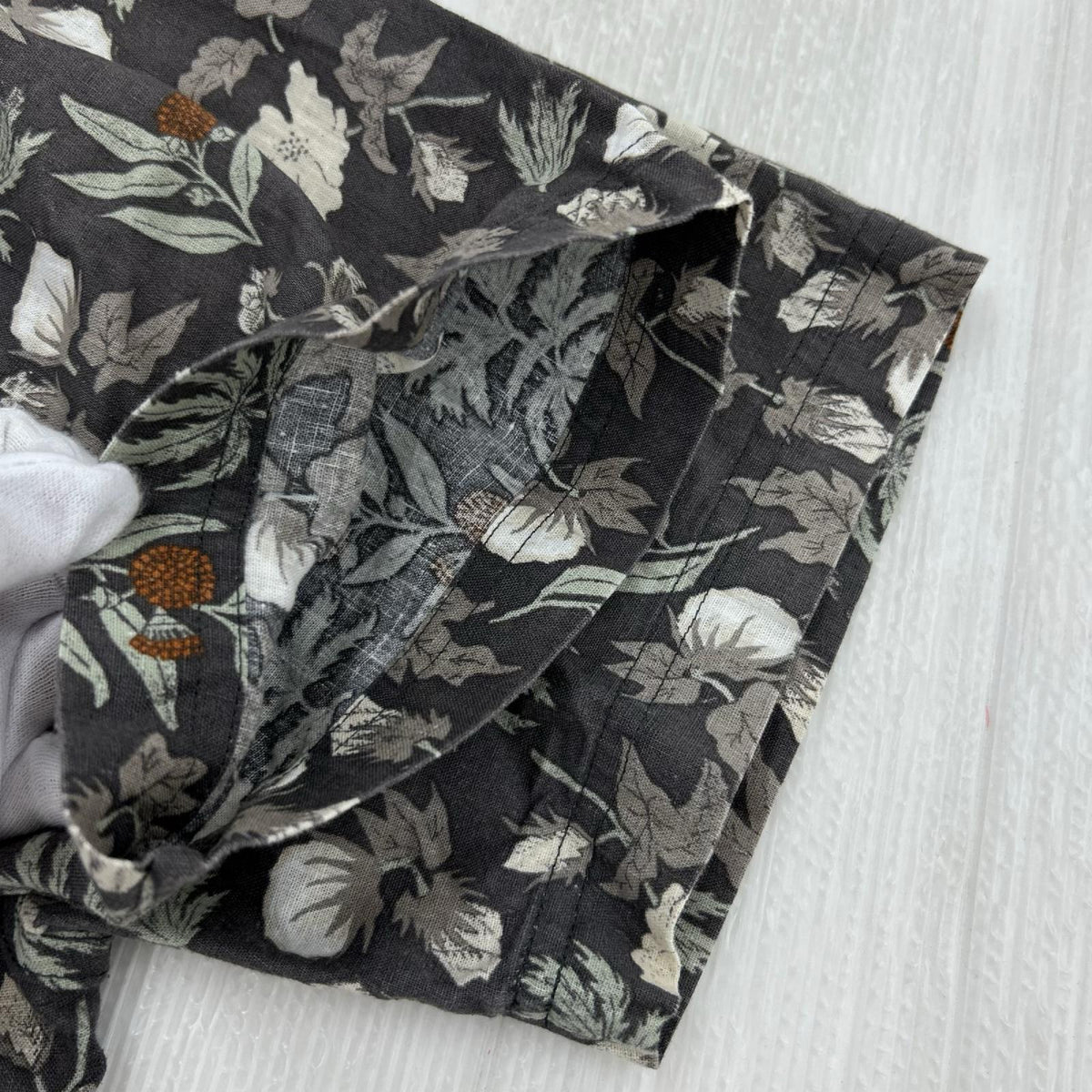 半袖シャツ ﾊﾞｯｸｽﾃｯﾌﾟｼｬﾂ 花柄 ｸﾞﾚｰ (M) M グレー