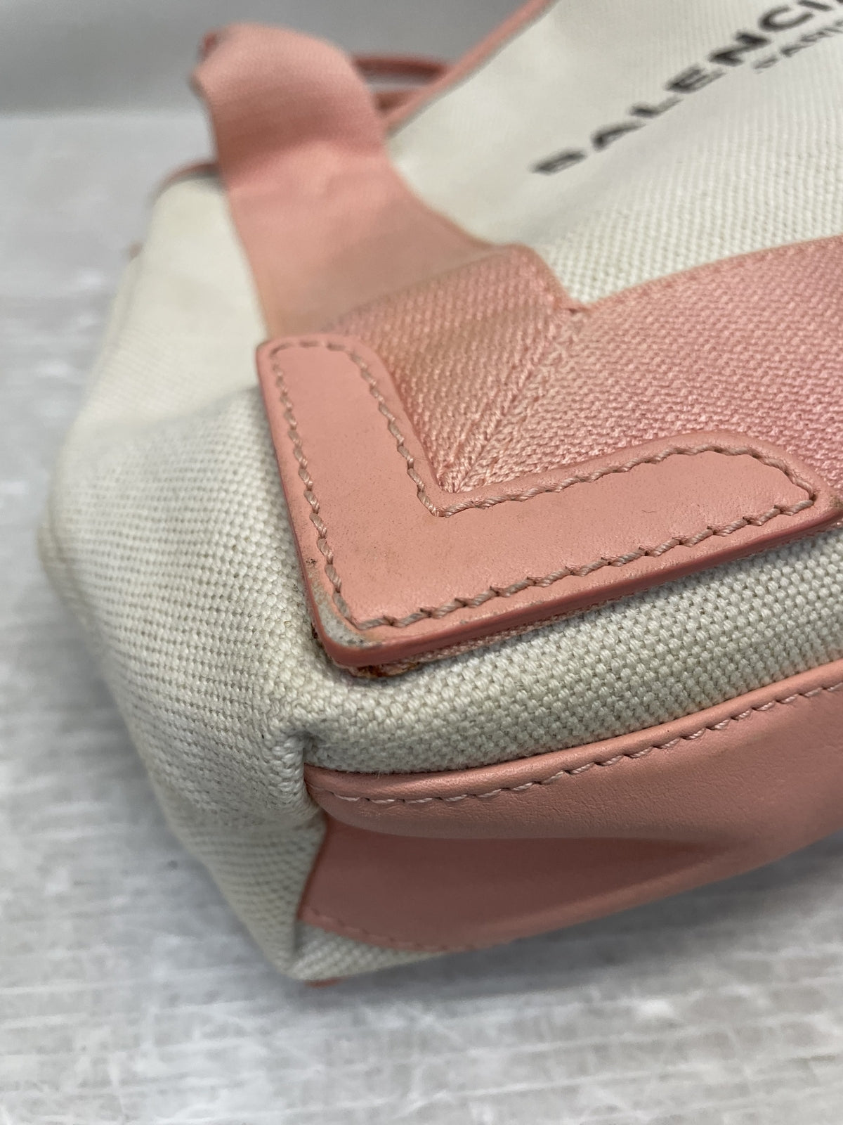 BALENCIAGA ﾈｲﾋﾞｰｶﾊﾞｽXS 2wayｼｮﾙﾀﾞｰﾊﾞｯｸﾞ ﾗｲﾄﾋﾟﾝｸ