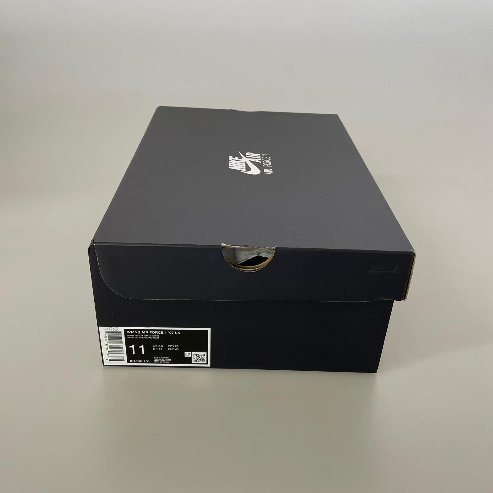 スニーカー WMNS AIR FORCE 1 07 LX 28cm IF1686-101 28cm (US10 UK9 1/2 EU46) ホワイト
