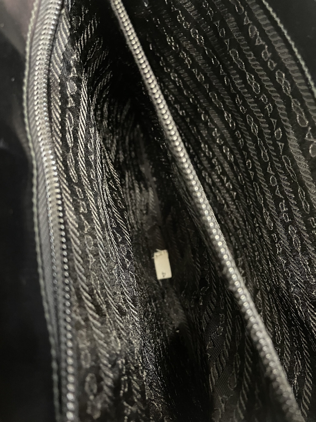 PRADA レザーハンドバッグ ブラック