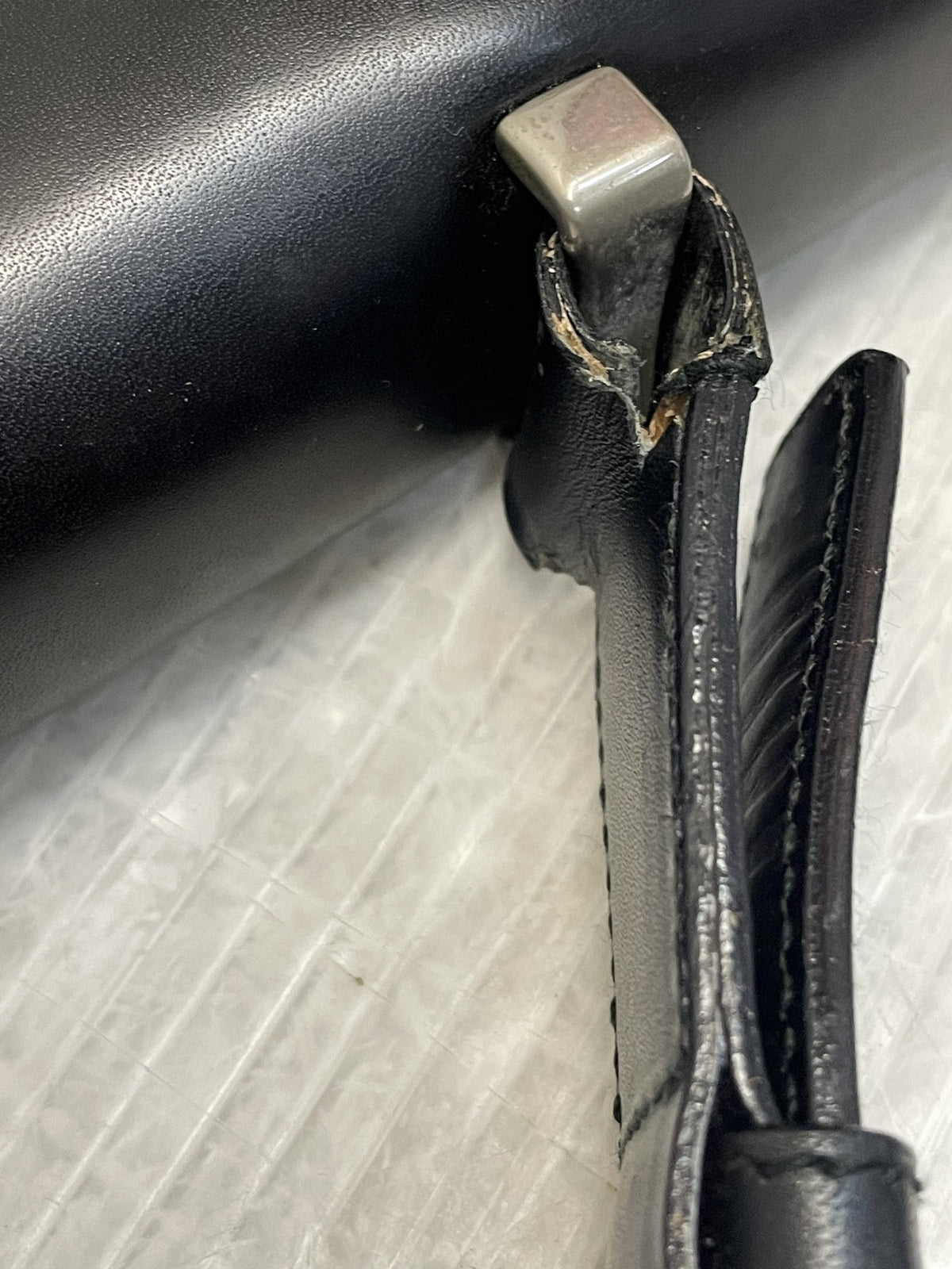 PRADA レザーハンドバッグ ブラック
