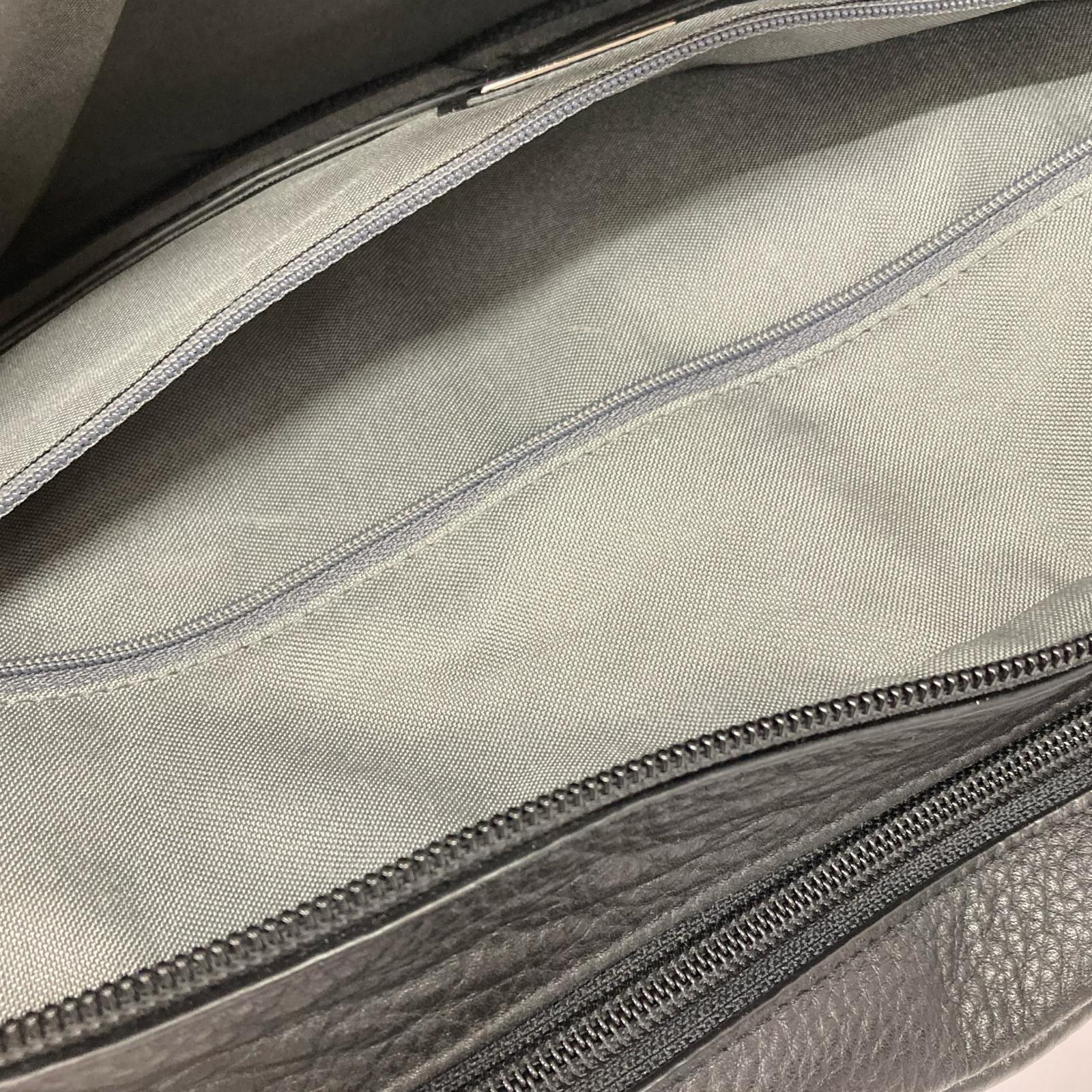 ショルダーバッグ MANDARINA　DUCK　ブリーフバッグ ブラック