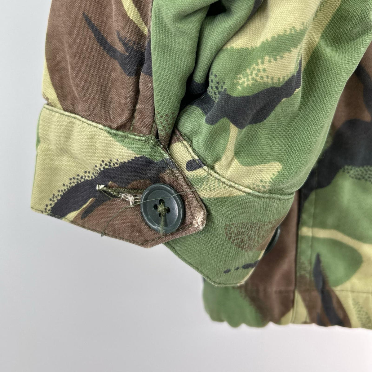 ミリタリージャケット ｲｷﾞﾘｽ軍 ｺﾝﾊﾞｯﾄｽﾓｯｸｼﾞｬｹｯﾄ