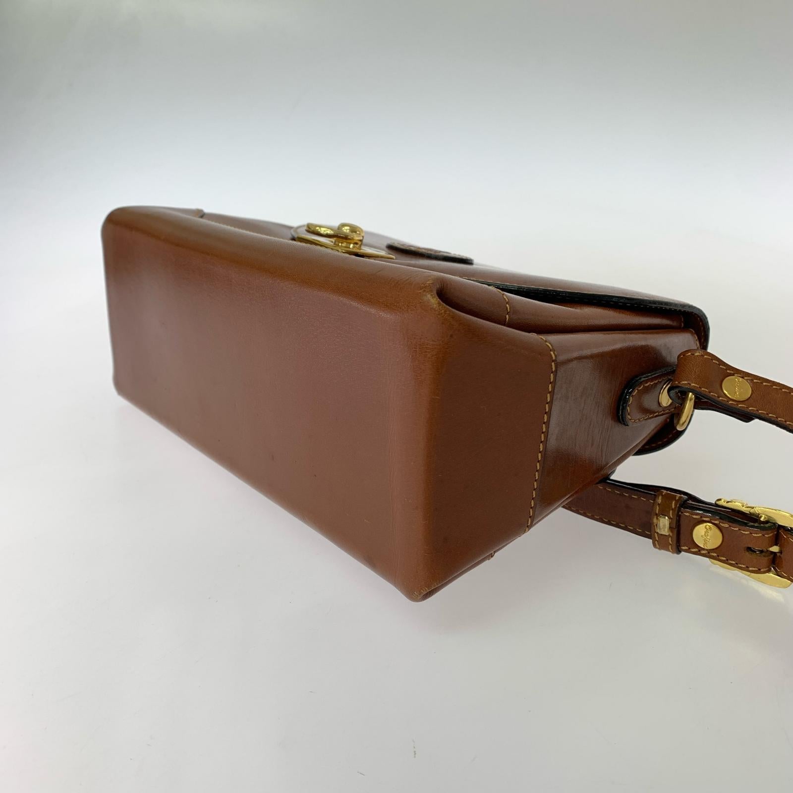 ショルダーバッグ OROFINO レザーショルダーバッグ ブラウン