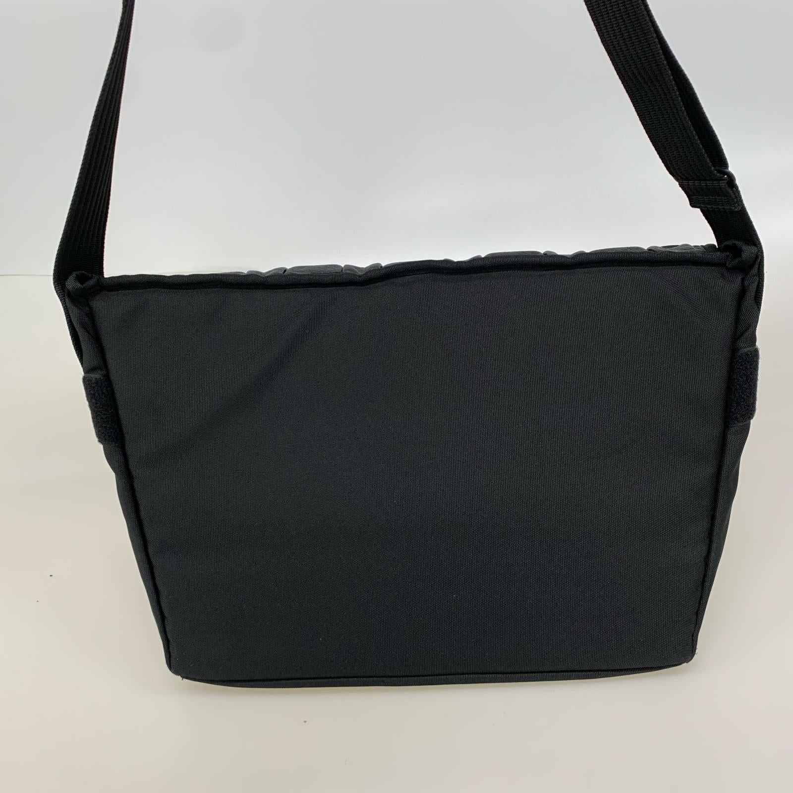 ショルダーバッグ CARRYNEST メッセンジャーバッグ 黒 ブラック