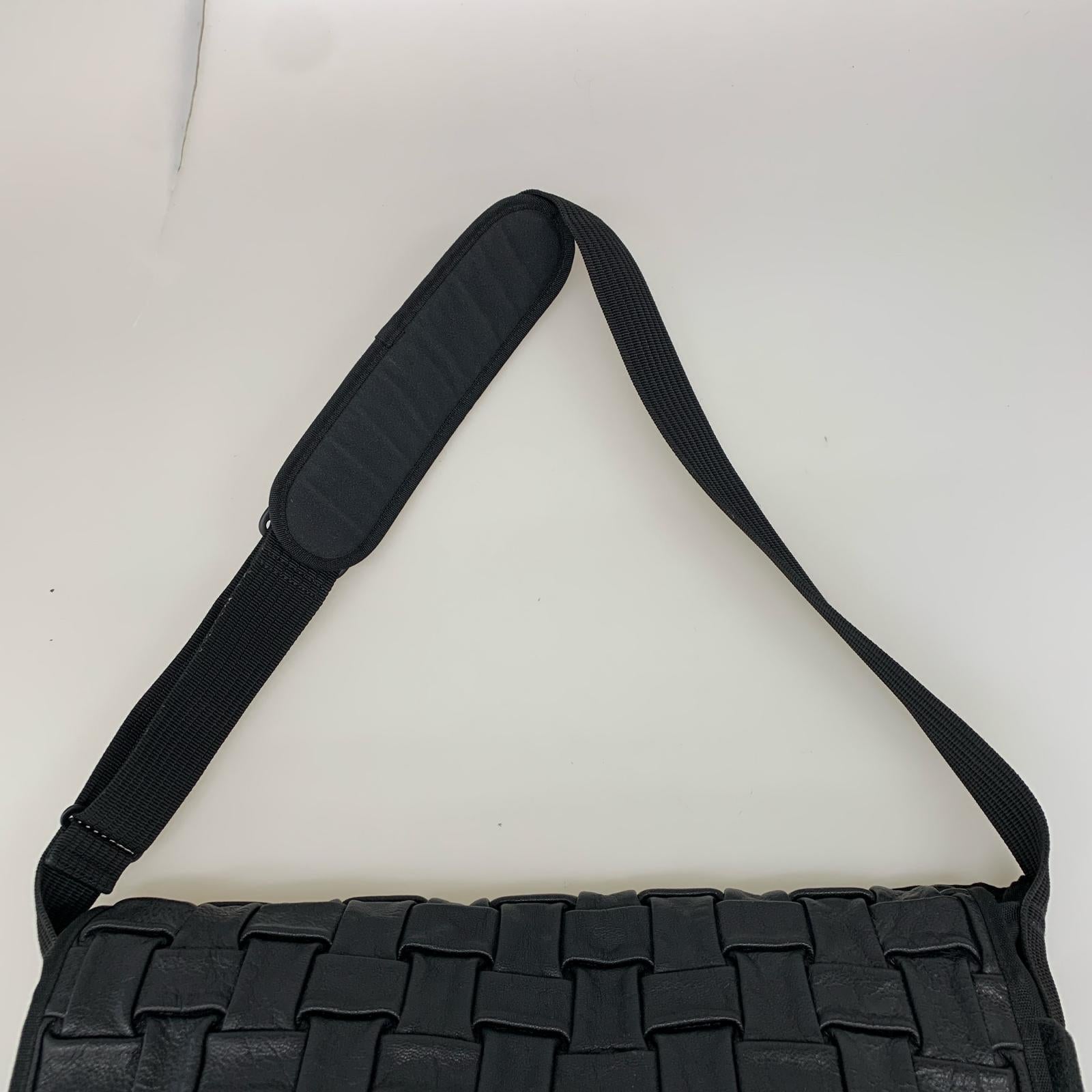 ショルダーバッグ CARRYNEST メッセンジャーバッグ 黒 ブラック