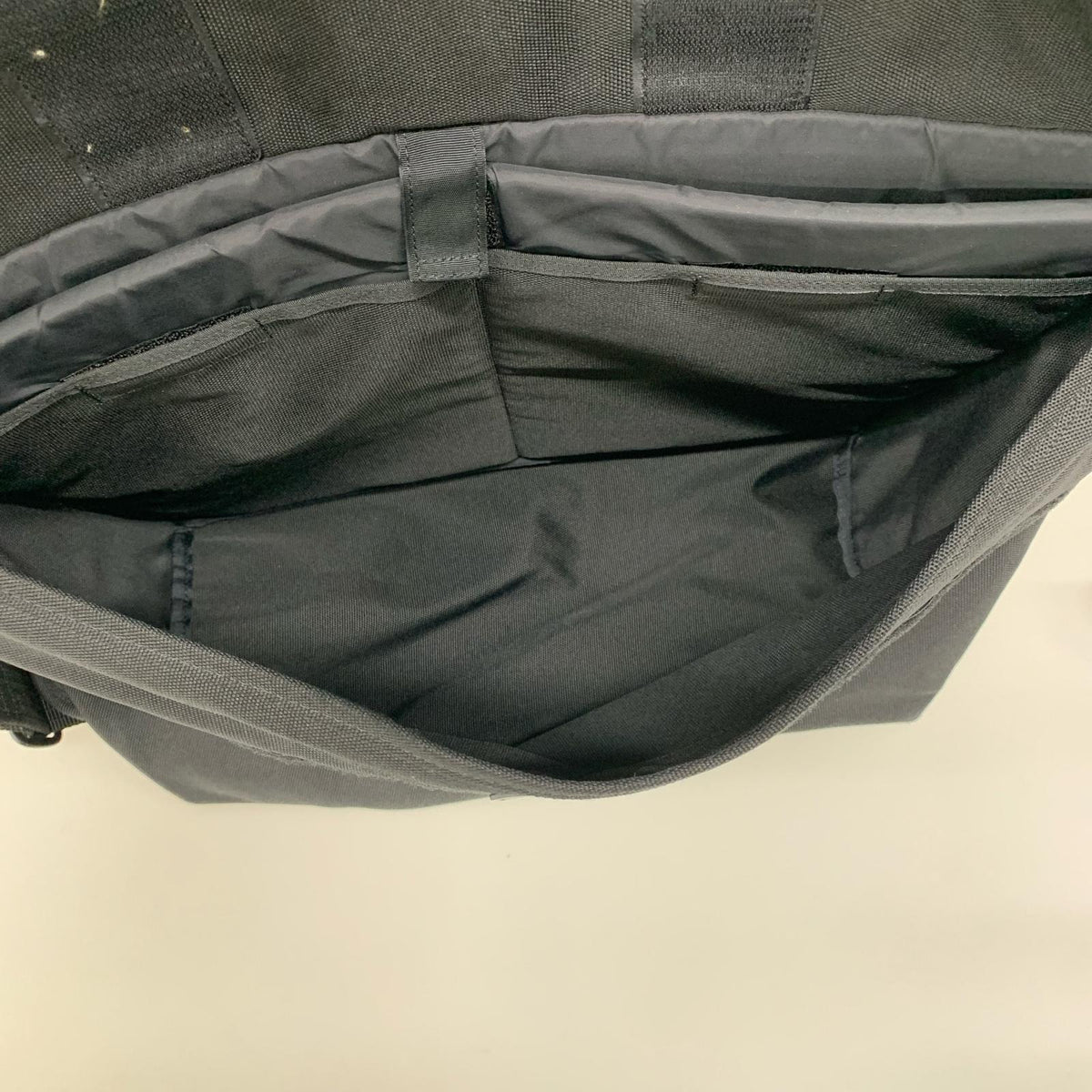 ショルダーバッグ CARRYNEST メッセンジャーバッグ 黒 ブラック