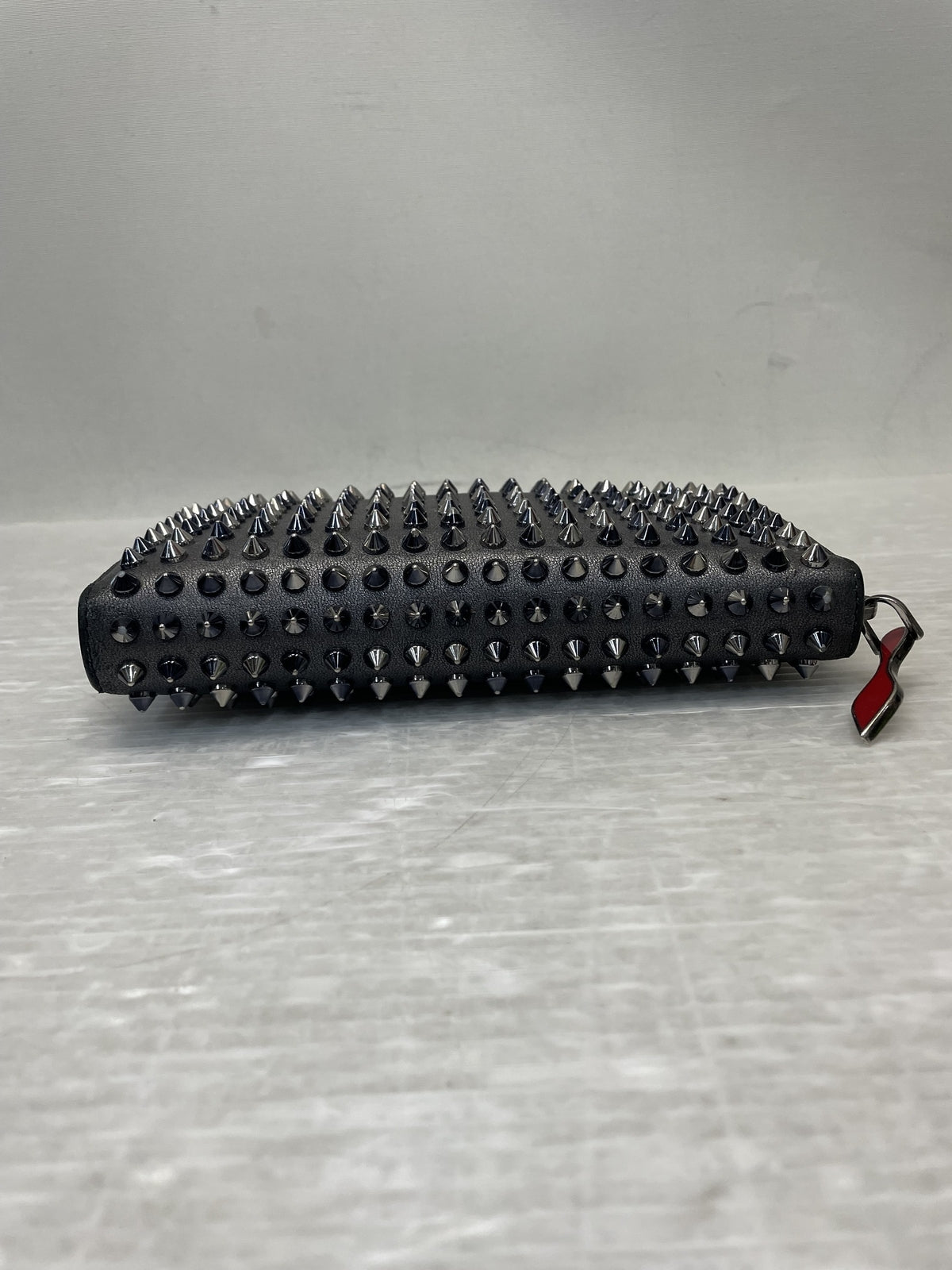 C.Louboutin ラウンドジップ スタッズロングウォレット