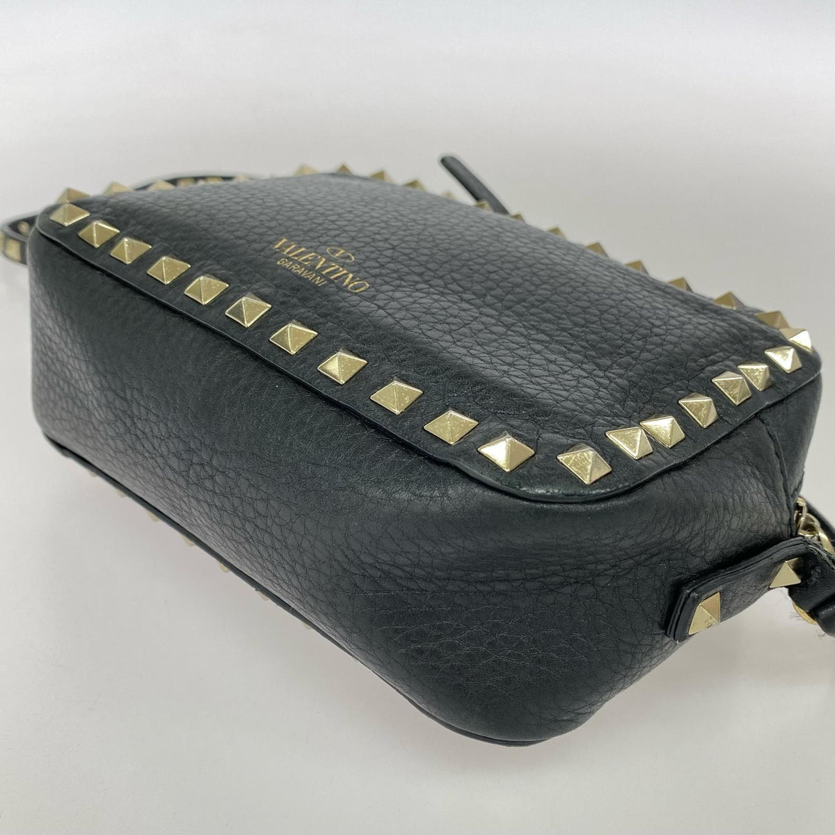 ショルダーバッグ ﾚｻﾞｰｽﾀｯｽﾞ BLK ブラック