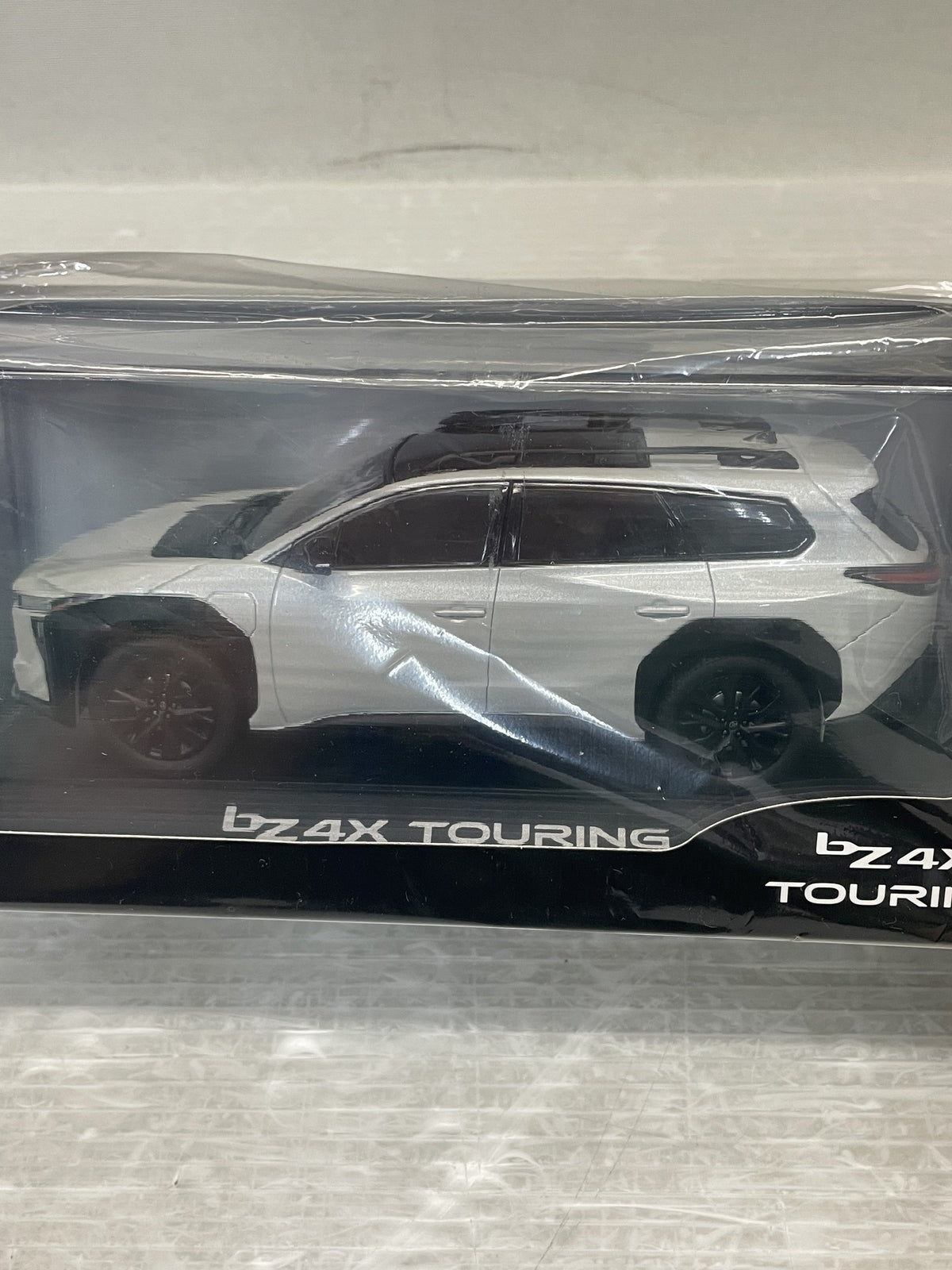 1/30 bz4x touring クリスタルホワイトパール カラーサンプル