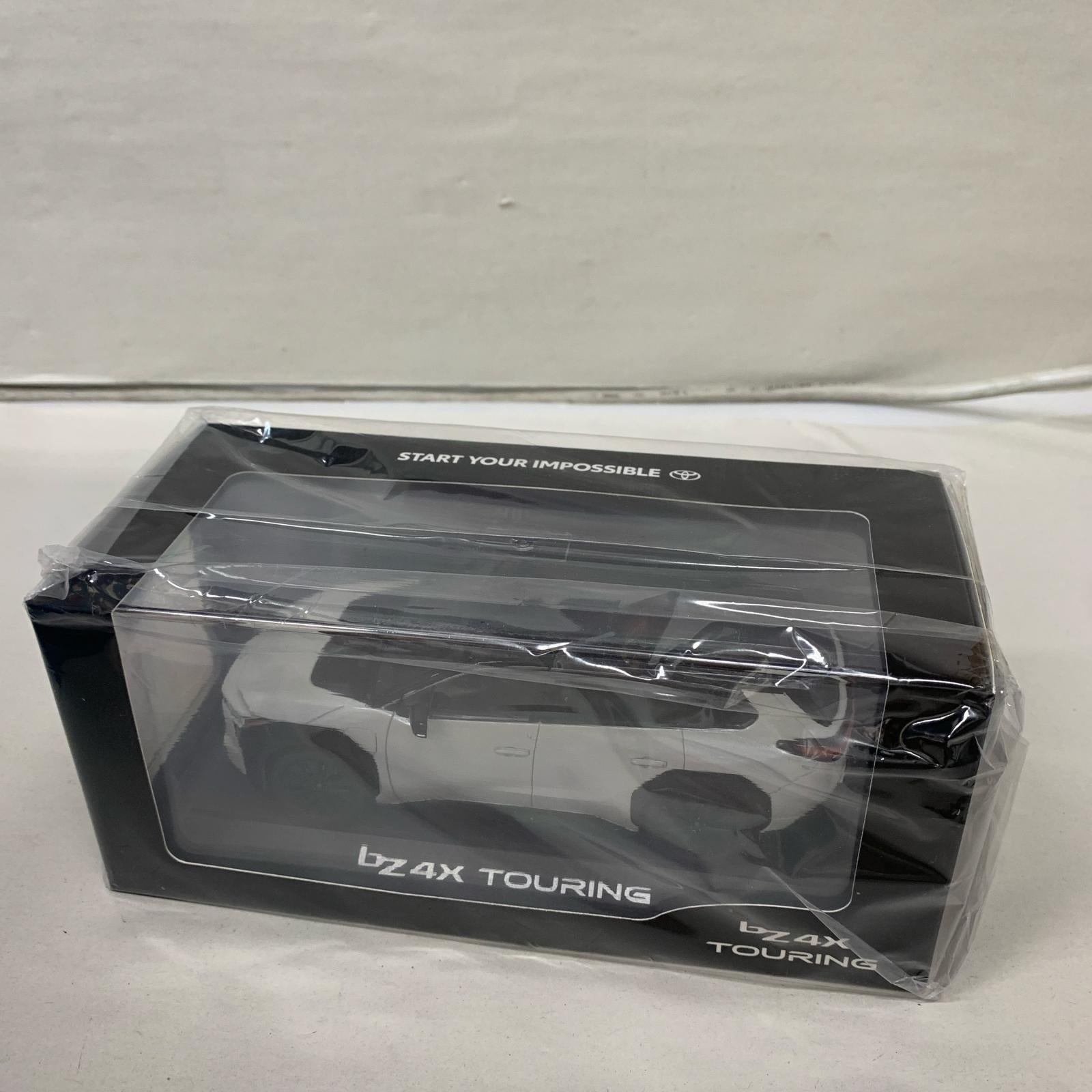 1/30 bz4x touring ブラックxホワイトパール カラーサンプル