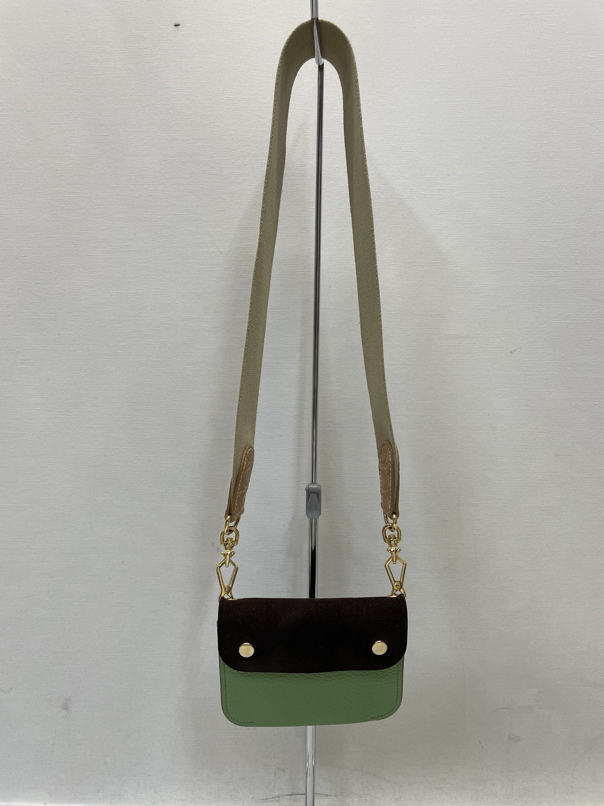 コンパクトウォレット SUN/kakke WALLET SUN/kakke ｼｮﾙﾀﾞｰｽﾄﾗｯﾌﾟ付 ｺﾝﾊﾟｸﾄｳｫﾚｯﾄ ﾌﾞﾗｳﾝ ｸﾞﾘｰﾝ