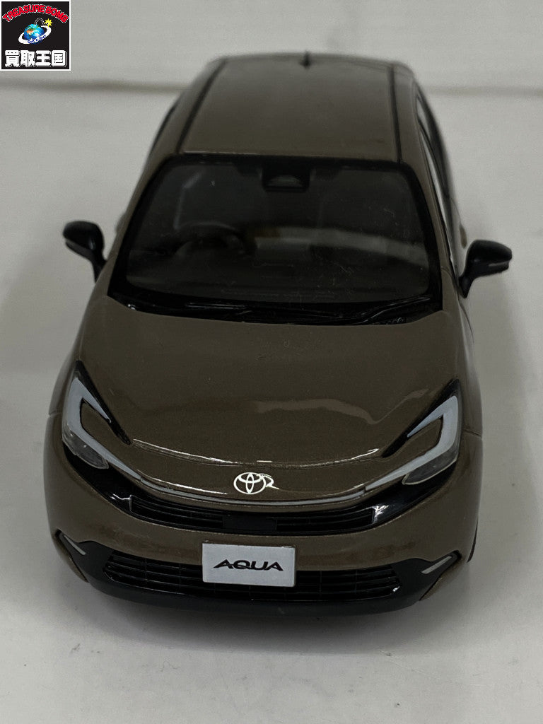 RAV4 Z-ハイブリッド アバンギャルドブロンズメタリック カラーサンプル