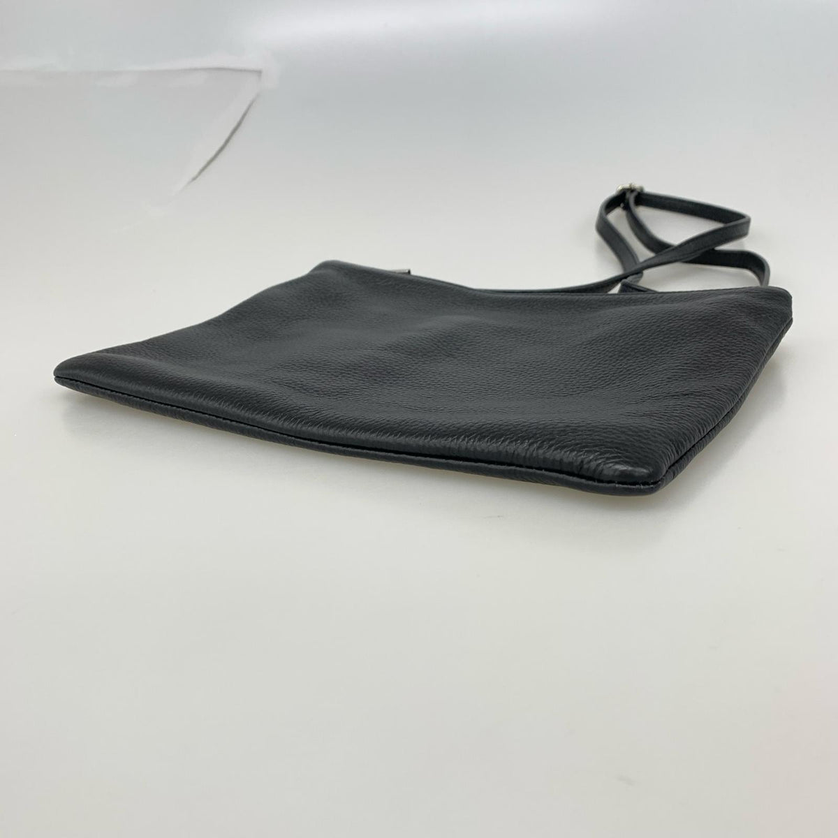 ショルダーバッグ (E)EAR　黒　ショルダー　レザー ブラック