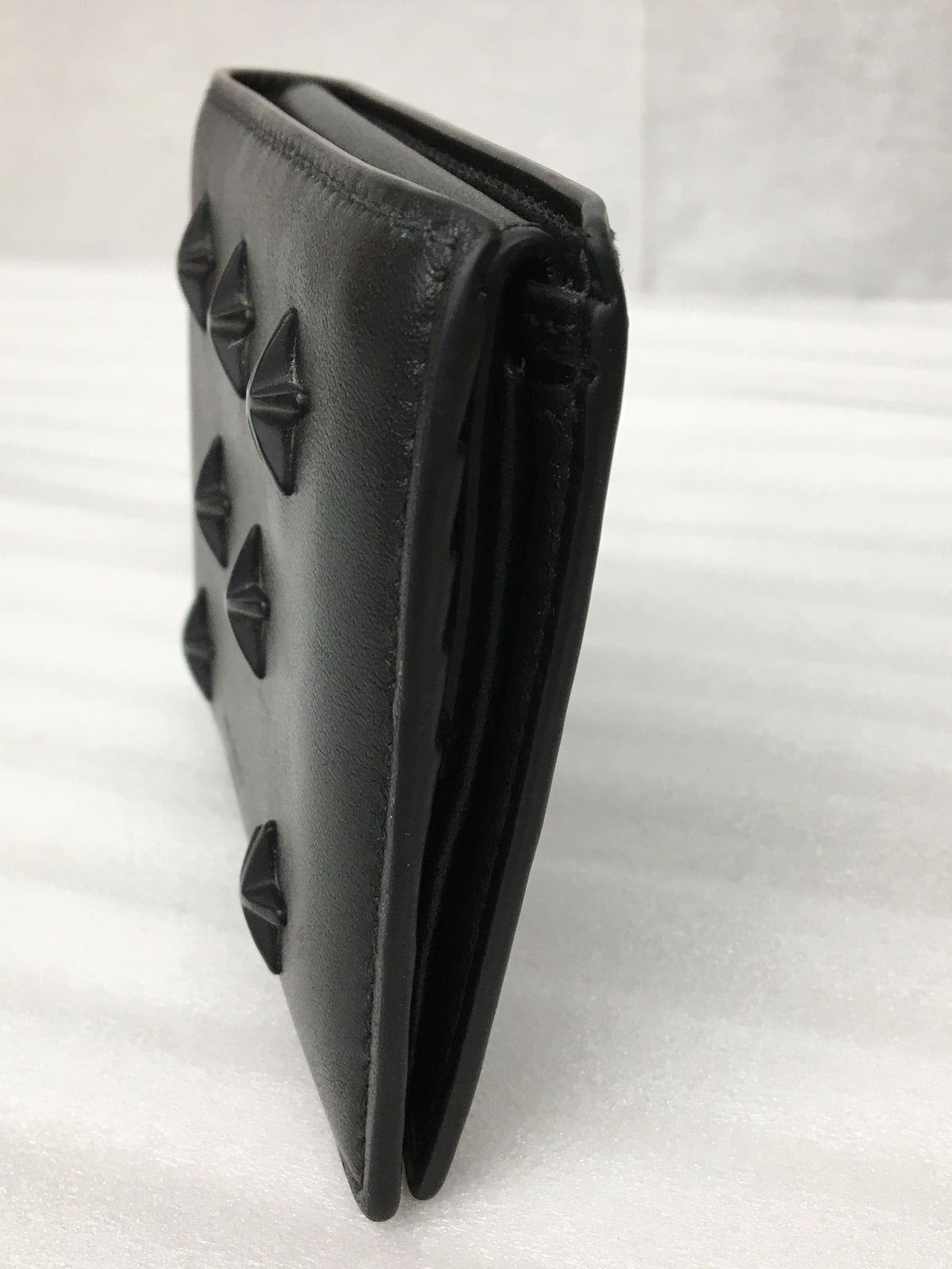 LUCA スタースタッズ 二つ折り財布 BLK