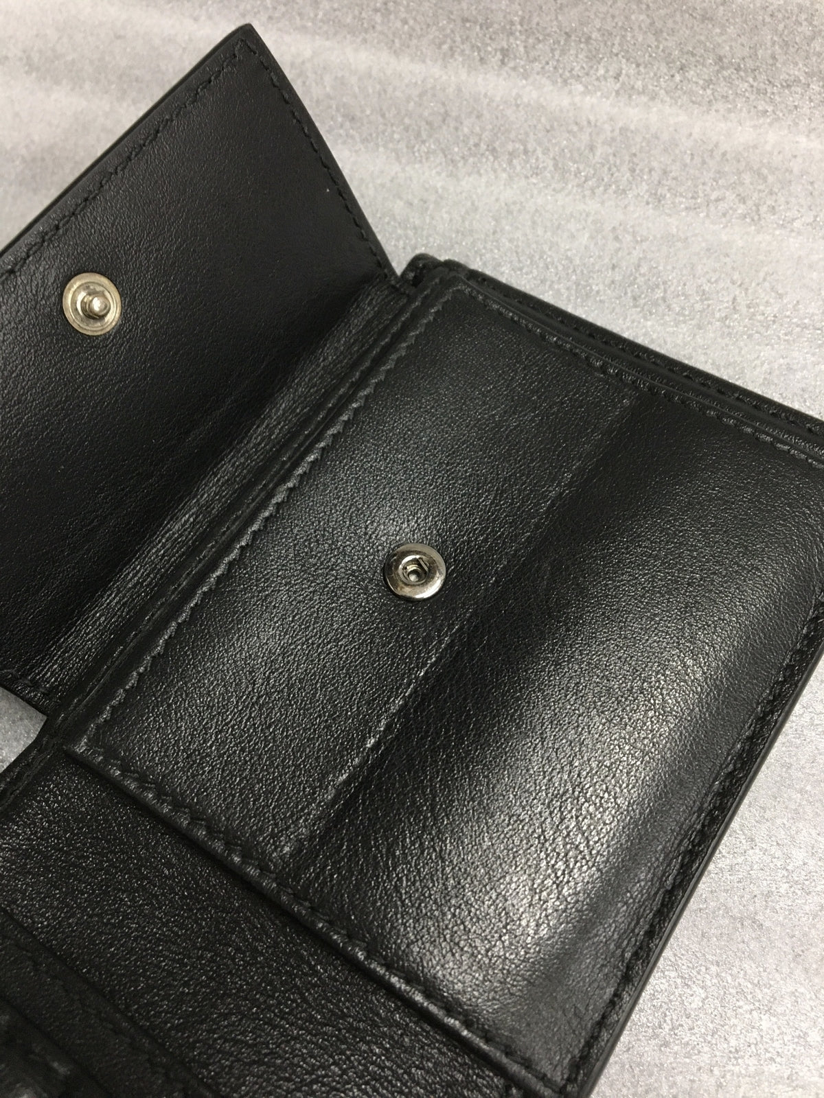 LUCA スタースタッズ 二つ折り財布 BLK