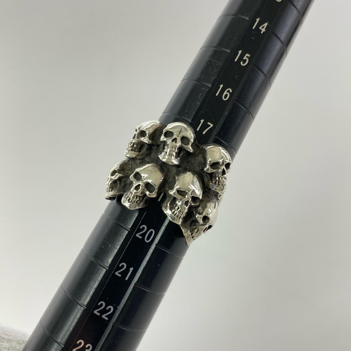 リング・指輪 CRAZY PIG CATACOMBS SKULLS RING-18号 シルバー