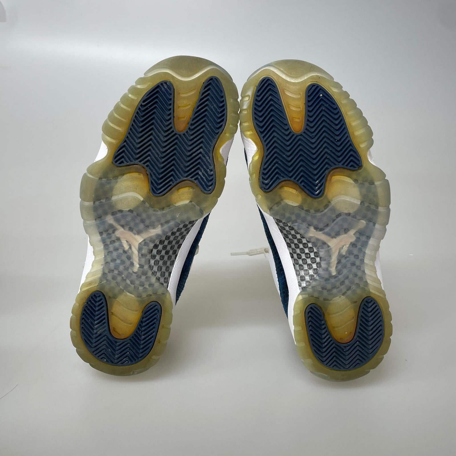 スニーカー LeBron 19 "WeAreFamily"