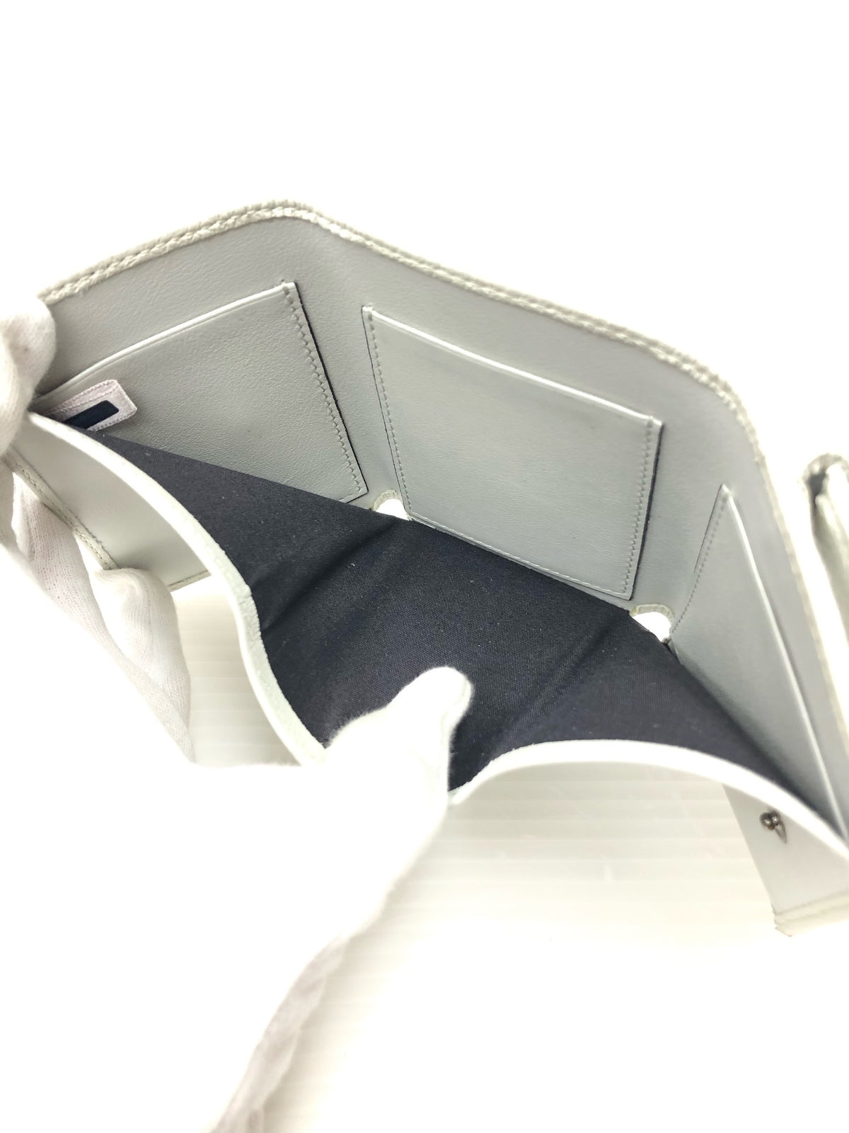 三つ折り財布 星型 スタッズ WHT