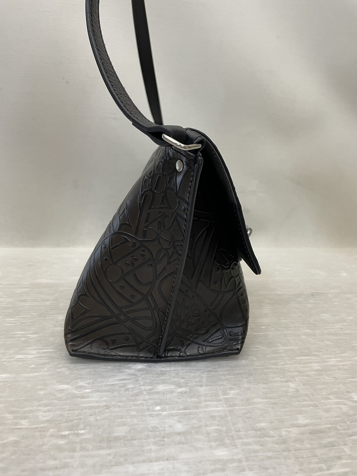 ショルダーバッグ Vivienne Westwood オーブ型押し ショルダーバッグ ブラウン