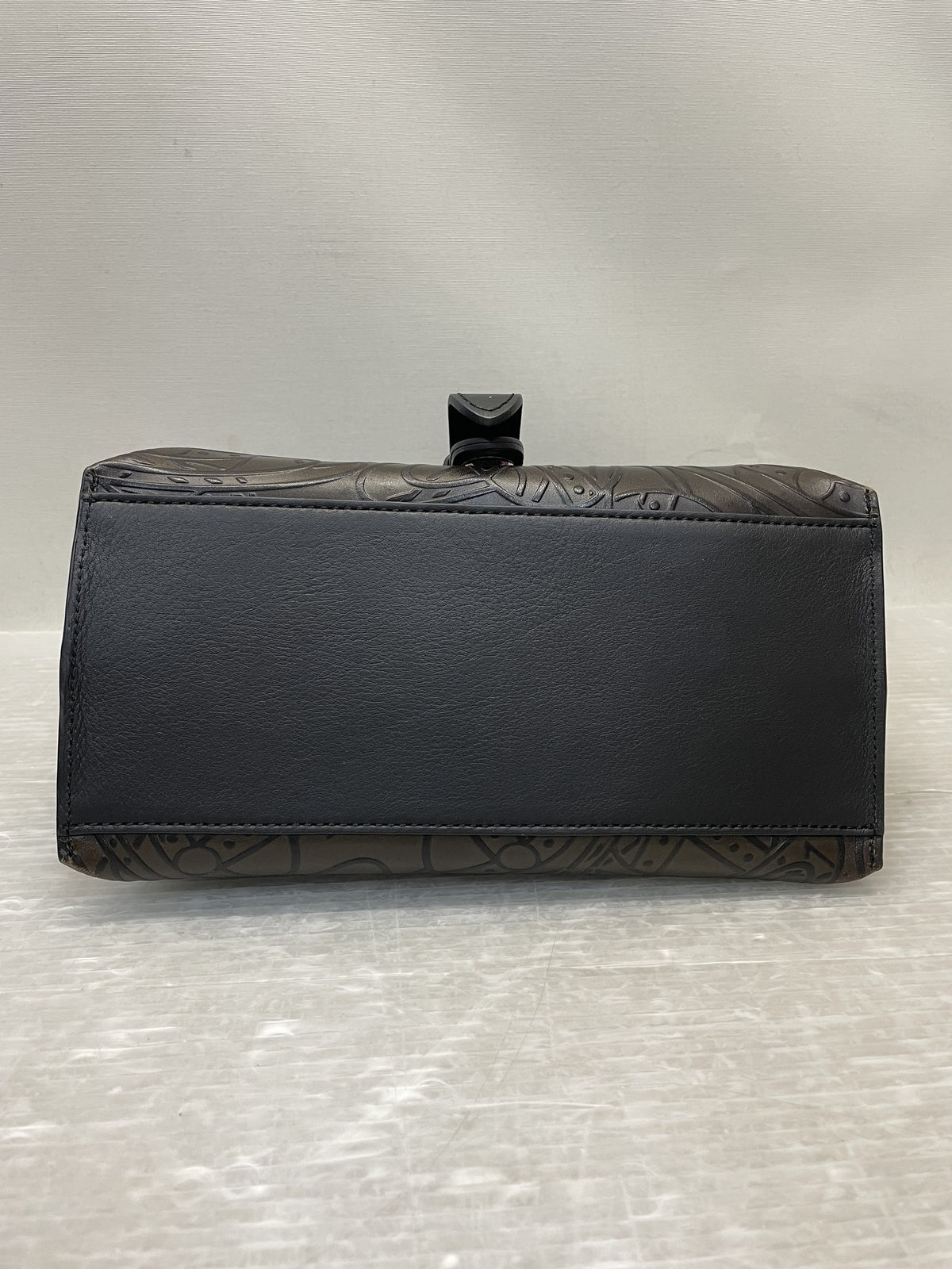 ショルダーバッグ Vivienne Westwood オーブ型押し ショルダーバッグ ブラウン