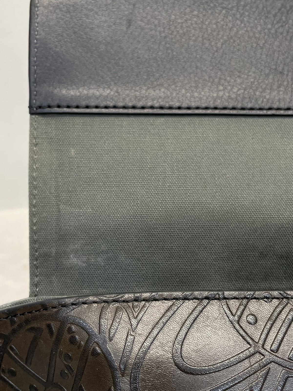 ショルダーバッグ Vivienne Westwood オーブ型押し ショルダーバッグ ブラウン