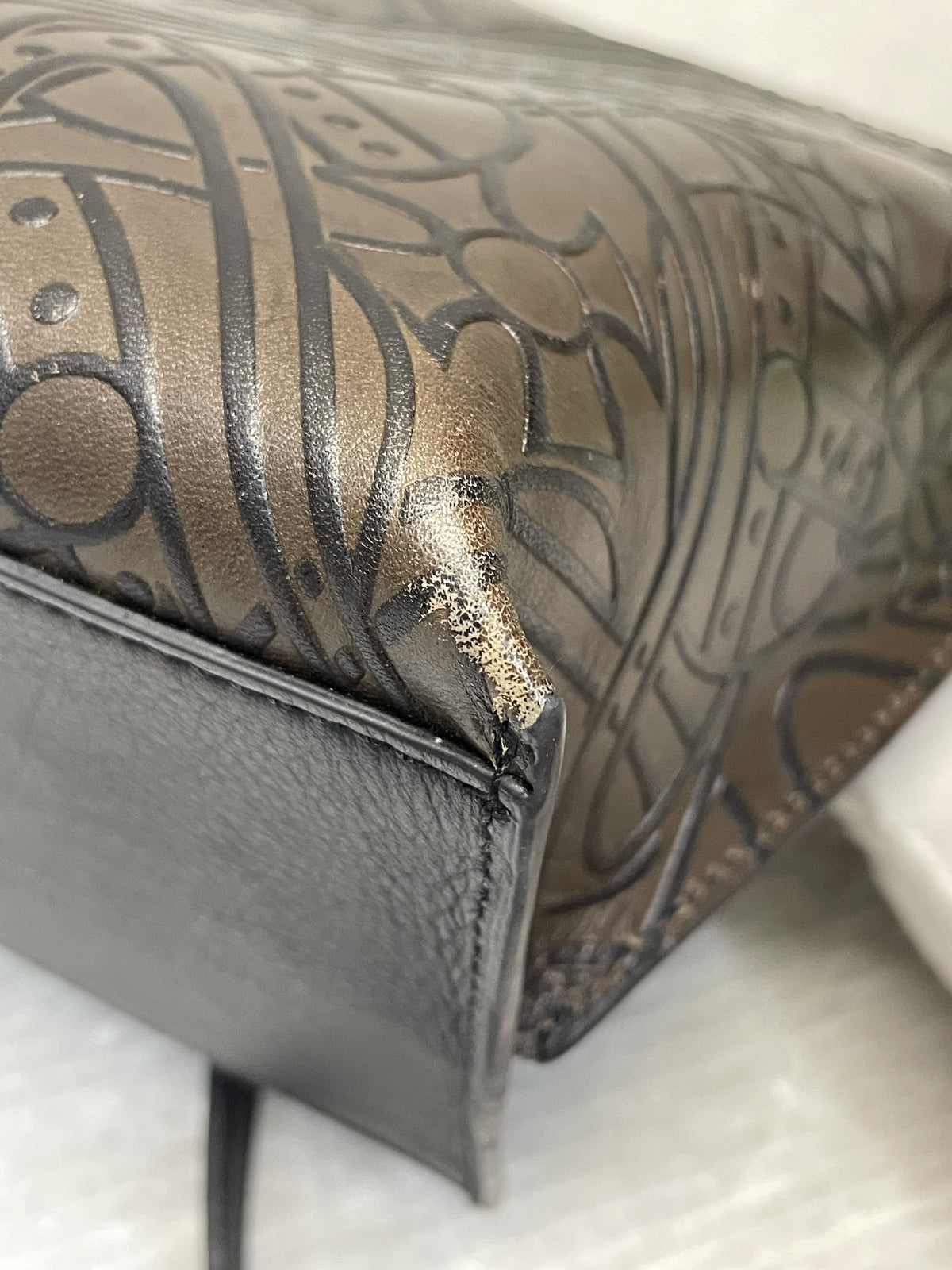 ショルダーバッグ Vivienne Westwood オーブ型押し ショルダーバッグ ブラウン