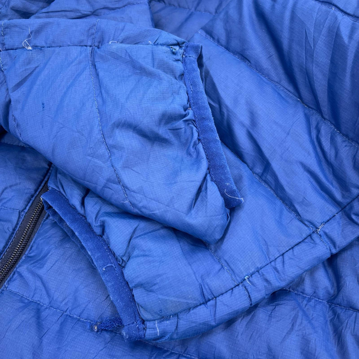 ダウンジャケット patagonia ﾀﾞｳﾝｾｰﾀｰ 青 (M) M ブルー