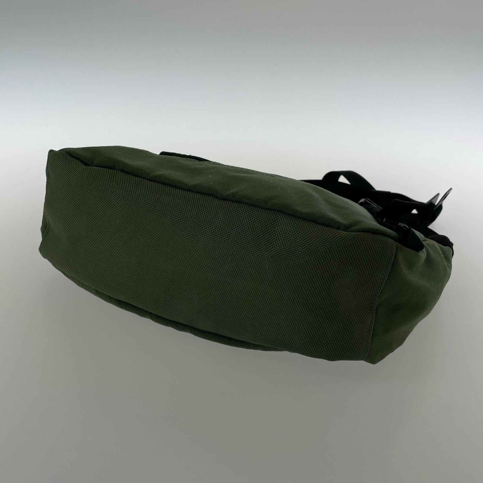 ショルダーバッグ NEWSPAPER MESSENGER SM WAIPER edition グリーン