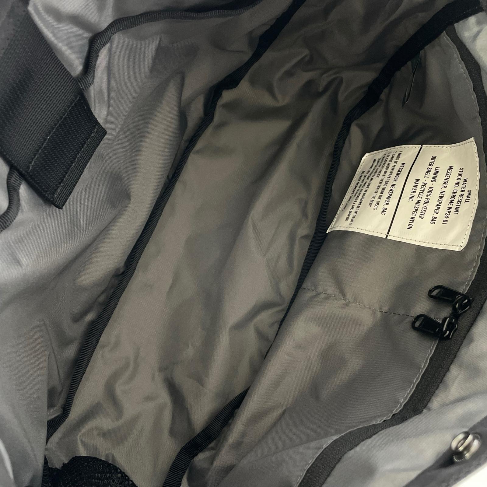 ショルダーバッグ NEWSPAPER MESSENGER SM WAIPER edition グリーン
