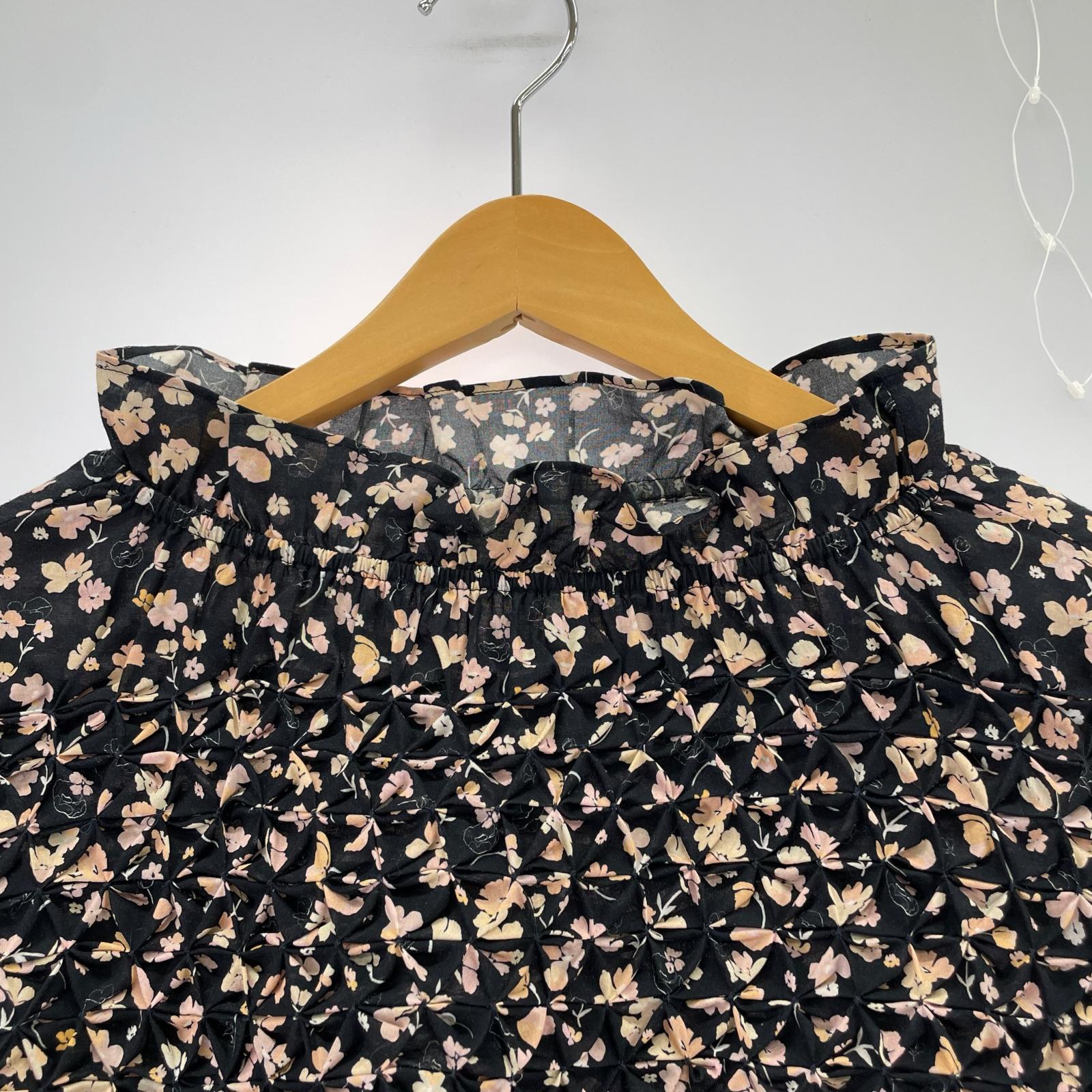 長袖Ｔシャツ MERLETTE 花柄ブラウス 黒 マルチカラー