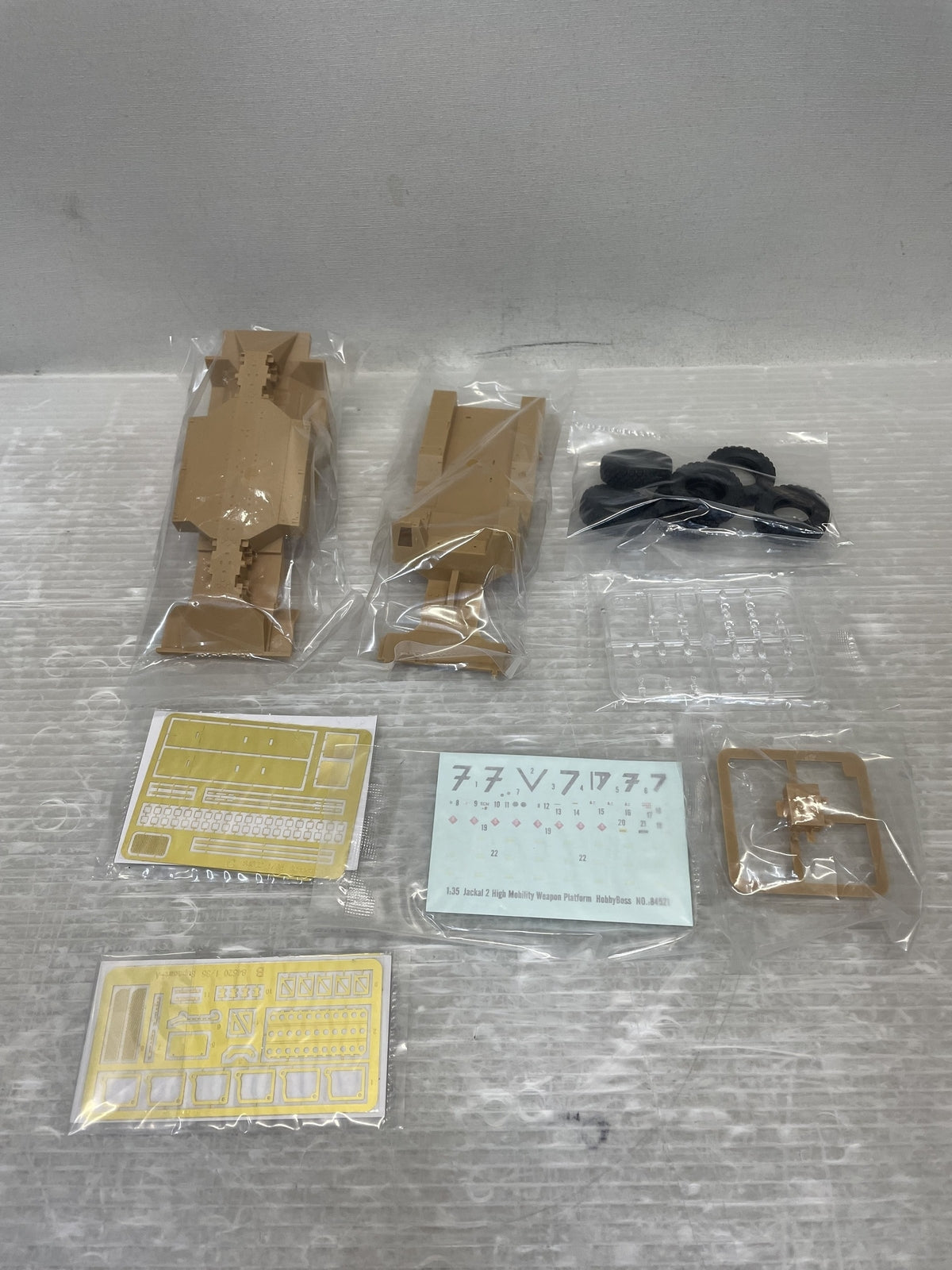 1/35 イギリス ジャッカル2 高機動装甲車 ミリタリープラモ