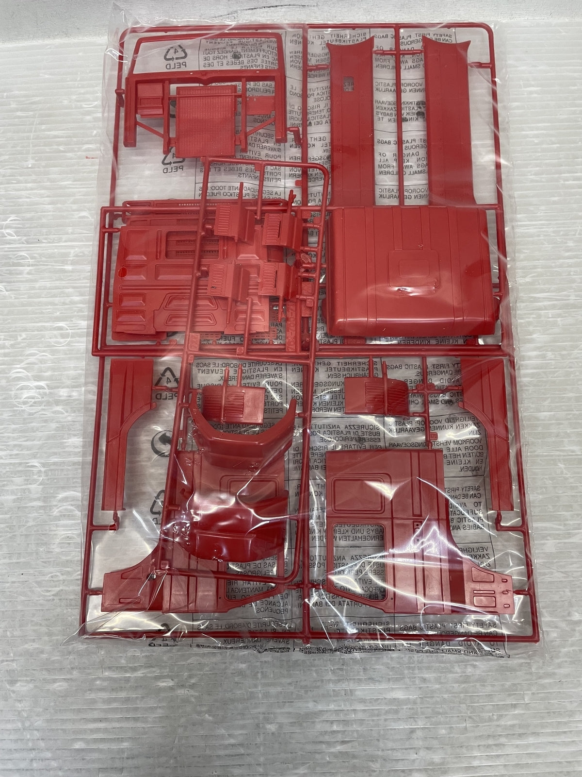1/24 スカニア R143 M500 ストリームライン 4×2 ミリタリープラモ
