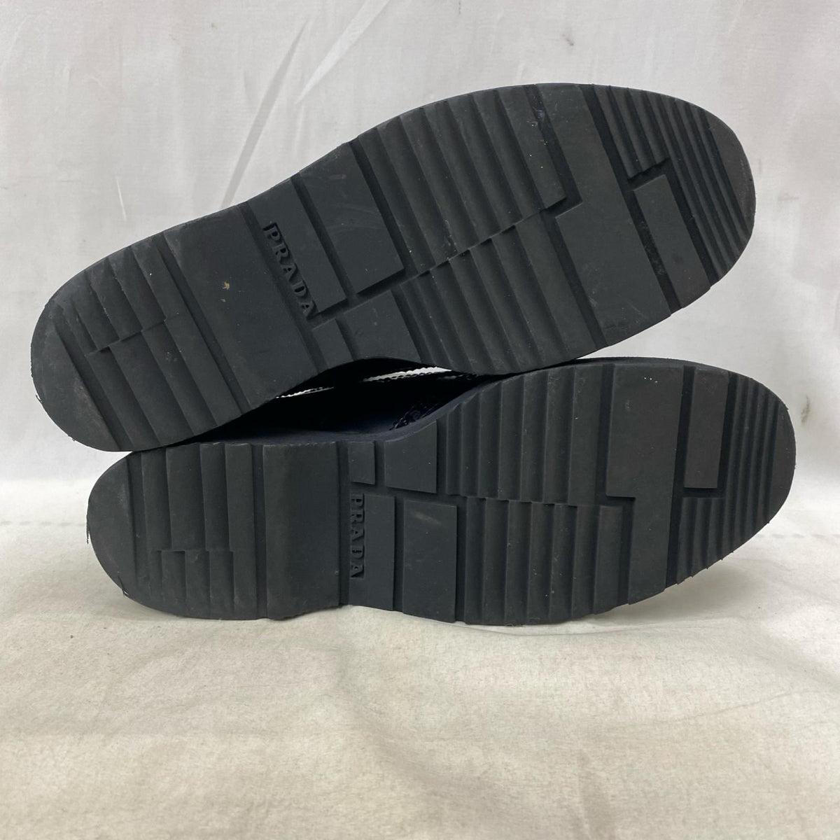 PRADA ｳｲﾝｸﾞﾁｯﾌﾟﾚｻﾞｰｼｭｰｽﾞ 黒 (37.5)