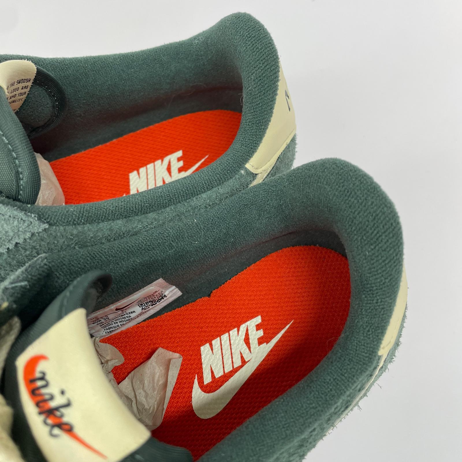 スニーカー Cortez Vintage Suede ビンテージグリーン/クリーム 25cm (US7 UK6 1/2 EU40)