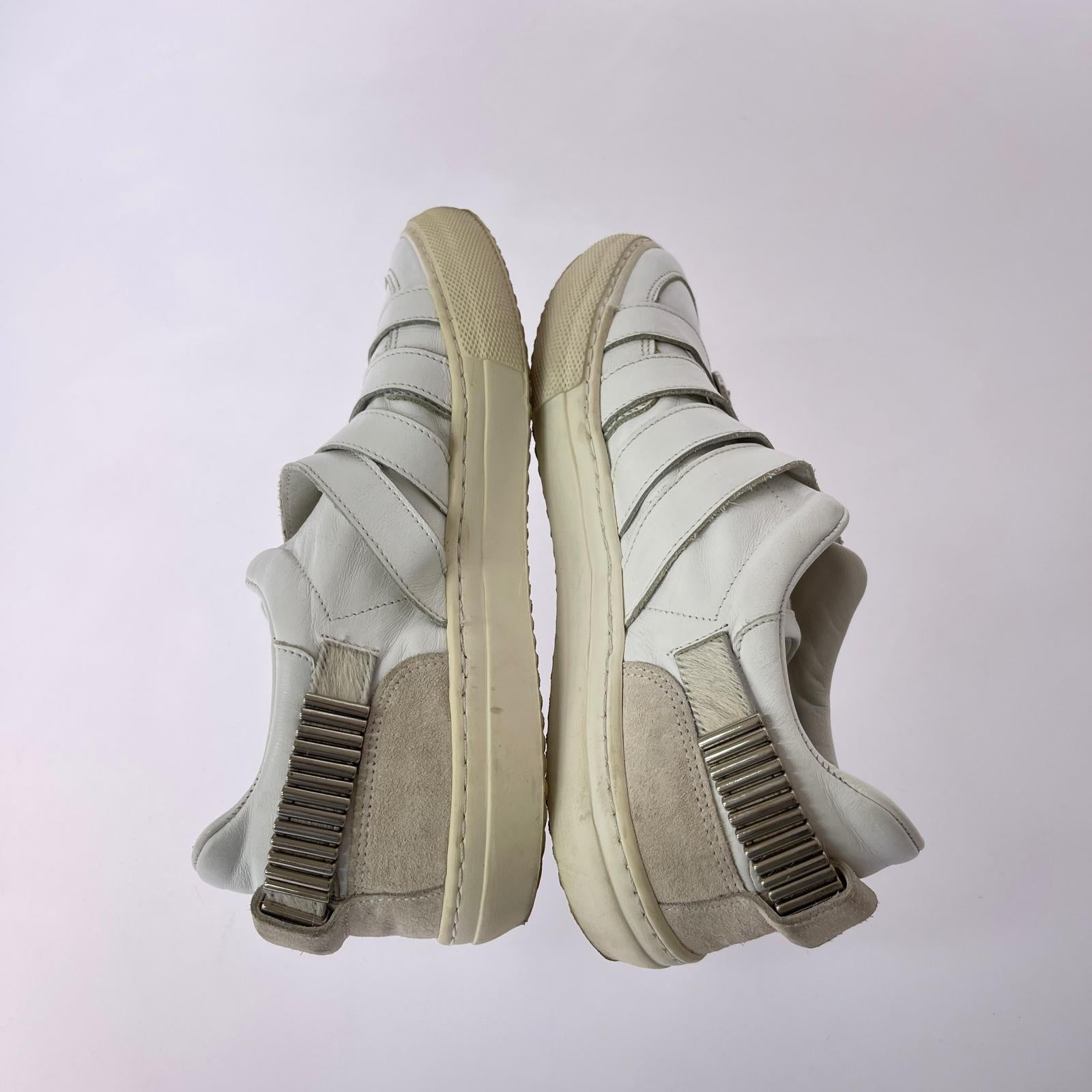 スニーカー ×BEAMS メタルバングルレザースニーカー23.5 ホワイト