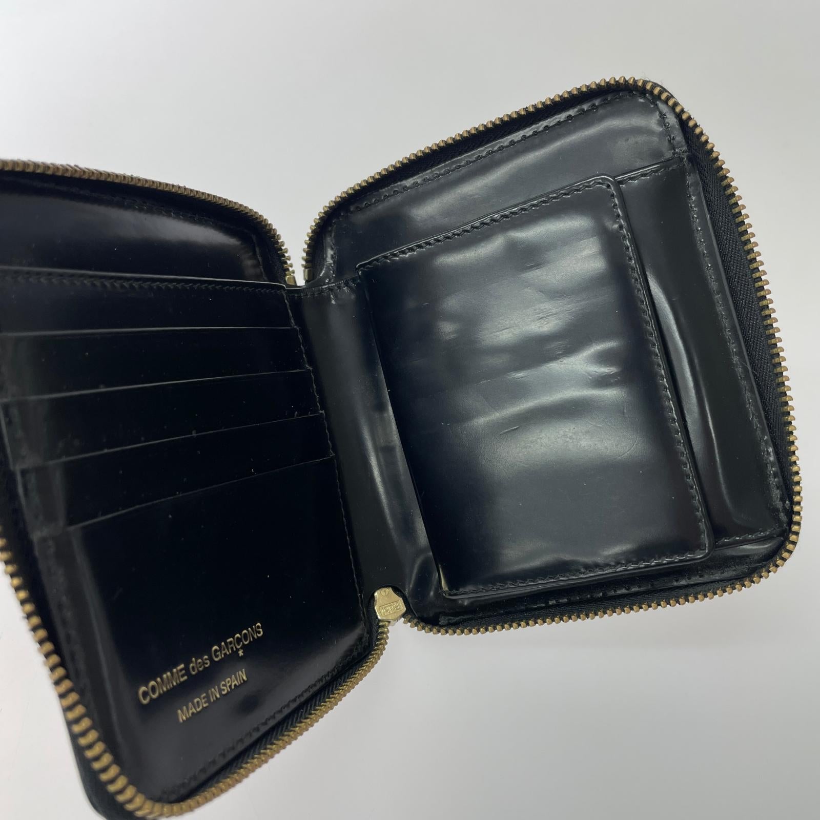 コンパクトウォレット ドットエンボス ジップウォレット BLK ブラック