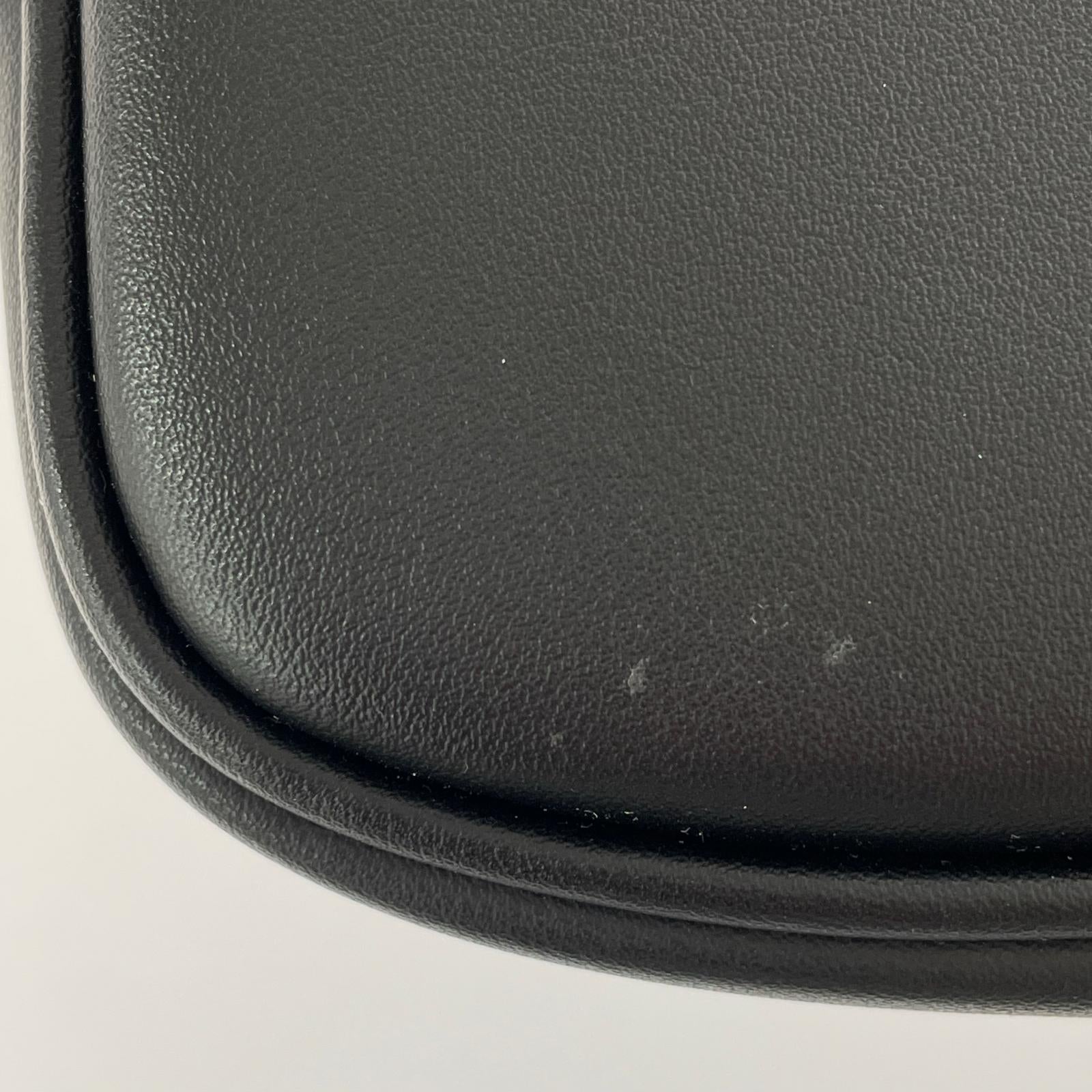 ショルダーバッグ 黒 ブラック