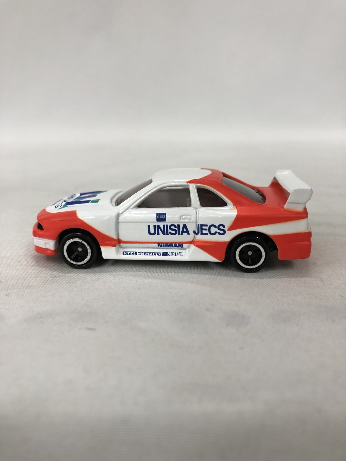 40 日産 スカイライン レーシング R33 トミカ