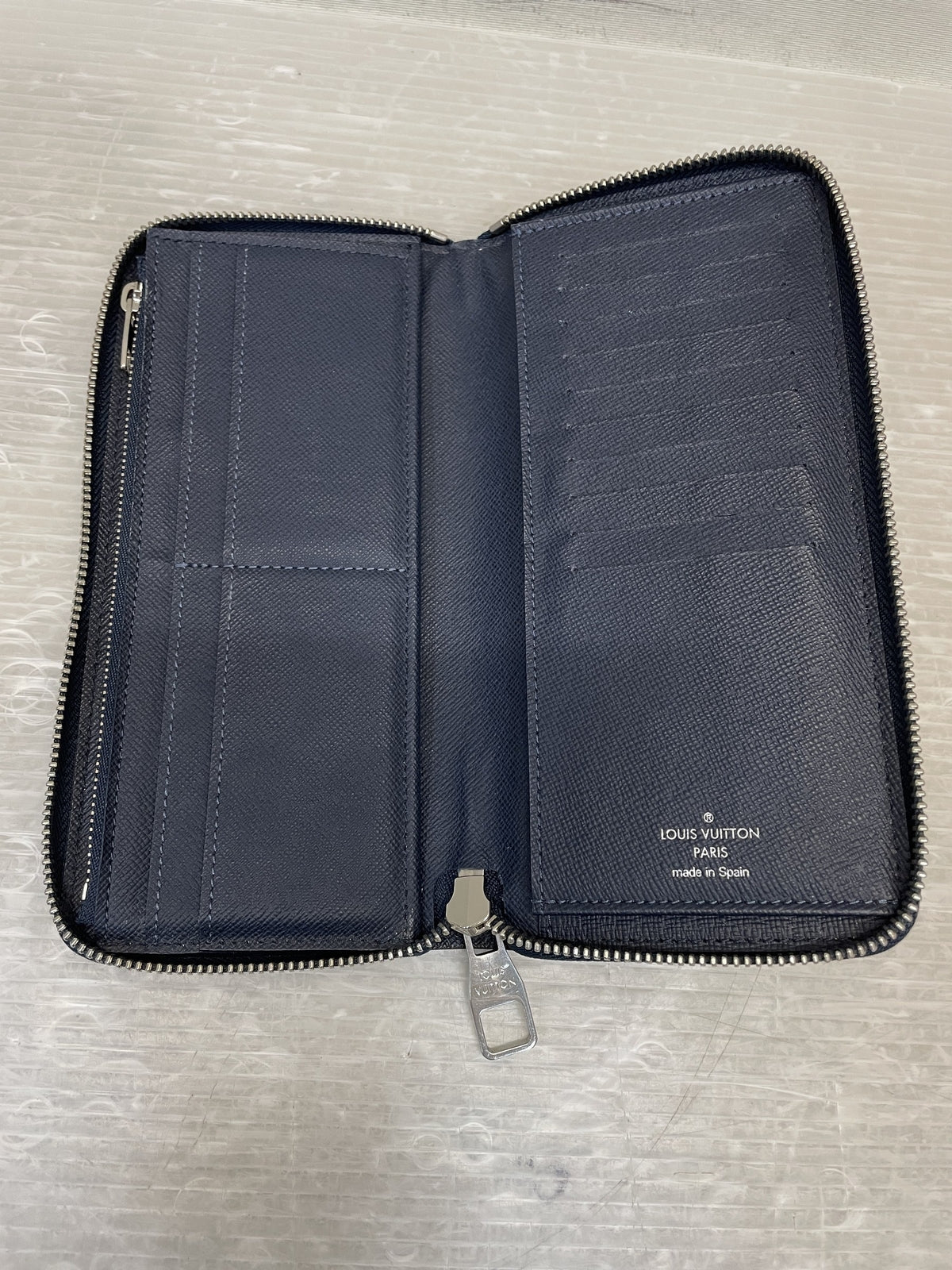 LOUIS VUITTON タイガ ジッピーウォレットヴェルティカル M30510
