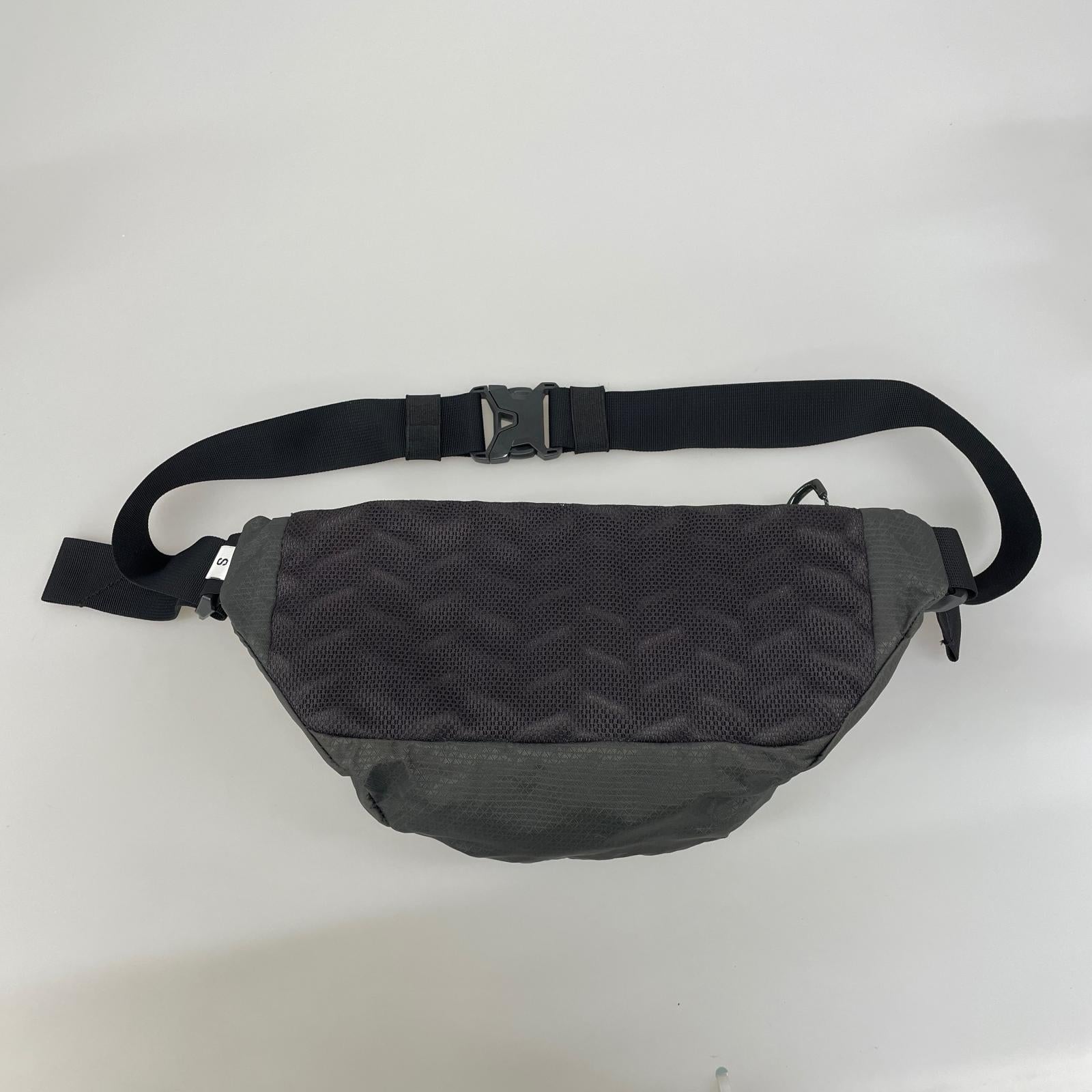 ボディバッグ Lumbnical グレー