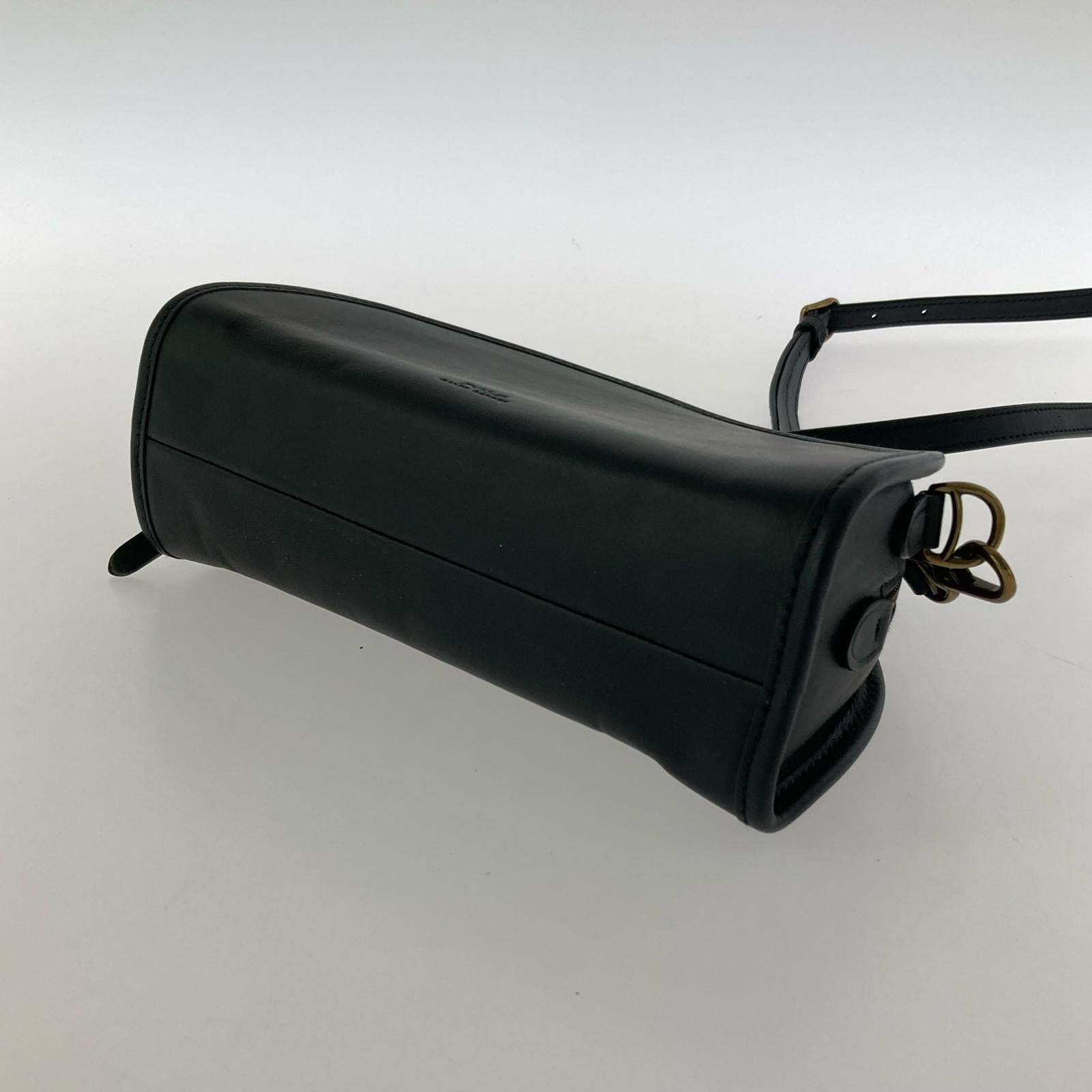 ショルダーバッグ ハーフムーン レザーショルダーバッグ 黒 ブラック