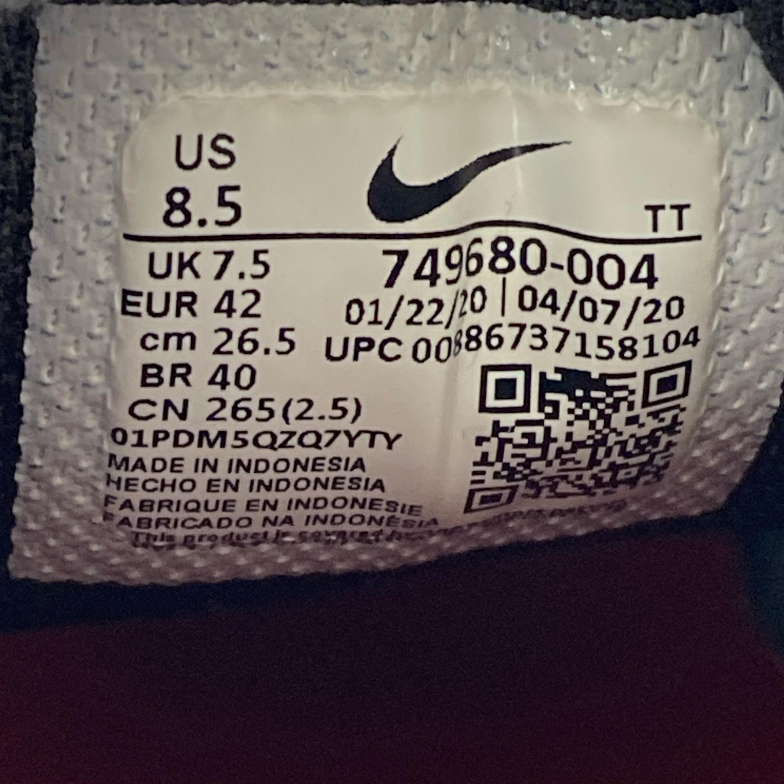スニーカー AIR MAX INVIGOR グレー 26.5cm 26.5cm (US8 1/2 UK8 EU43) グレー