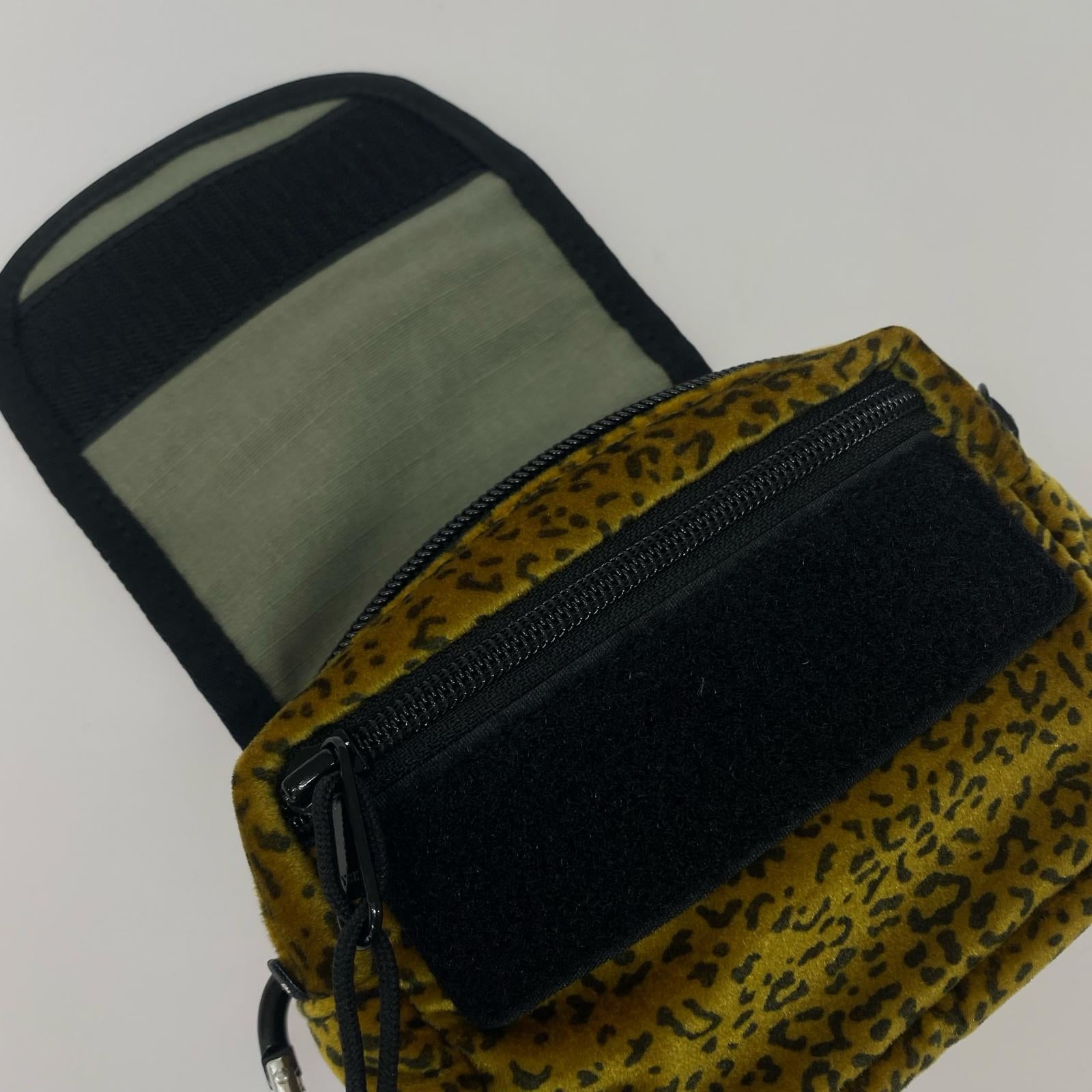 その他バッグ Velvet Mini Pouch Ten Leopard