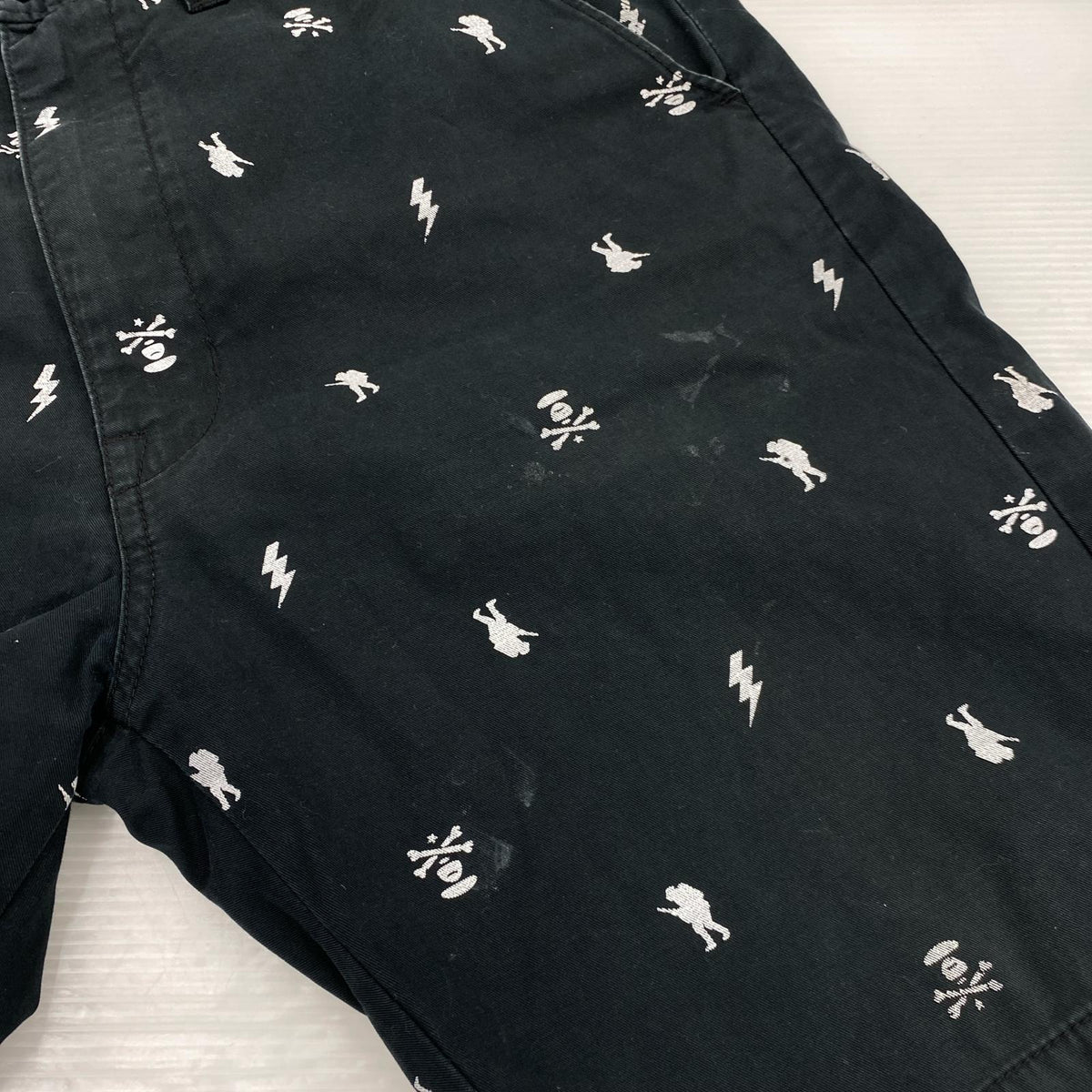 ショートパンツ ｺﾞﾘﾗ 総柄 L ブラック